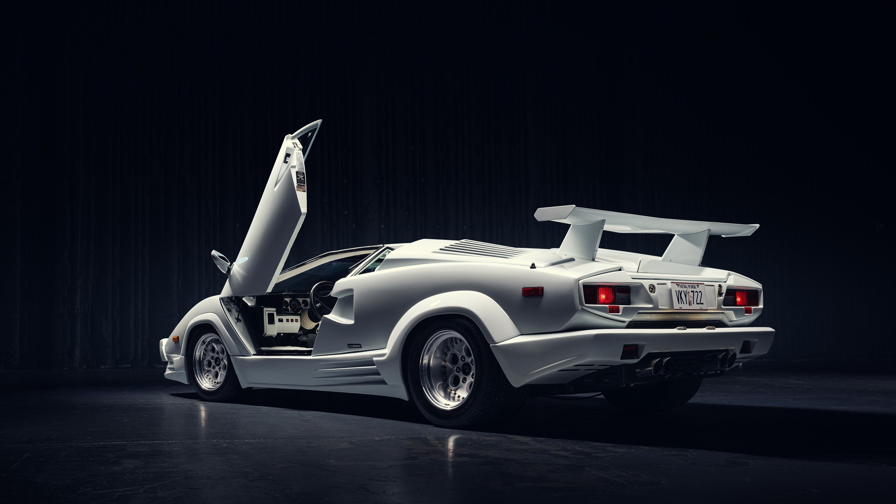 General 3132x1762 Lamborghini Countach Countach 25th Anniversary white cars photography car rear view vehicle simple background licence plates italian cars Volkswagen Group