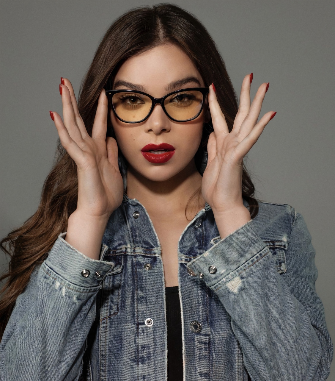 People 1127x1280 Hailee Steinfeld women face actress singer lipstick denim jacket indoors simple background red lipstick women with glasses