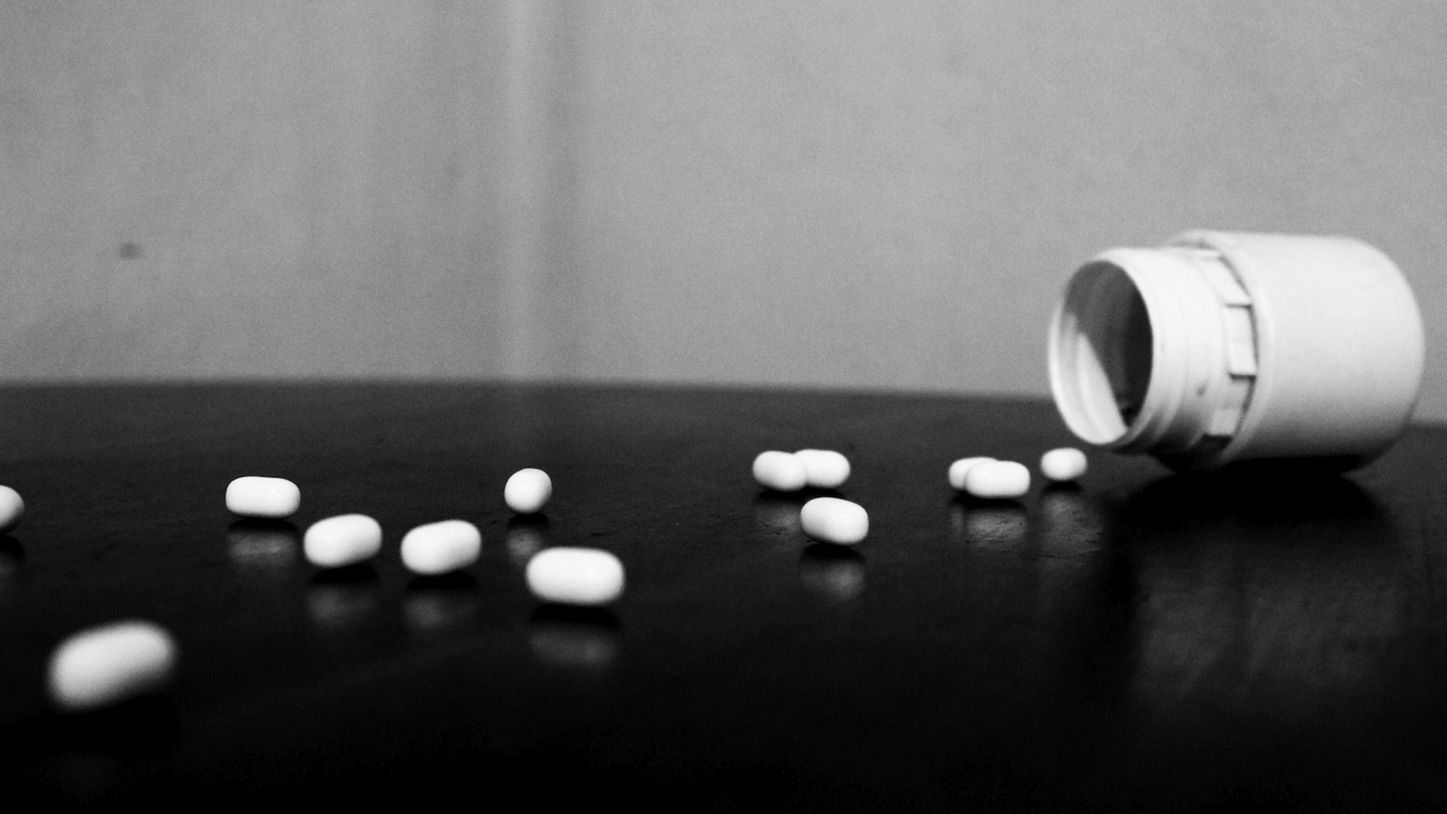 General 1600x900 pills monochrome indoors