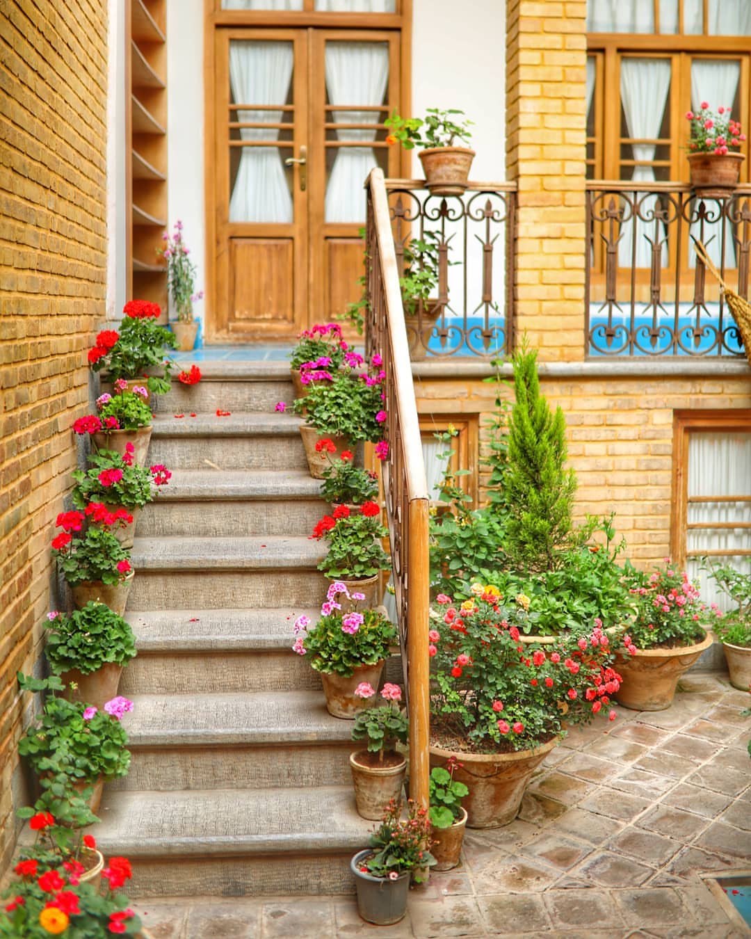 General 1080x1350 Iran stairs flowerpot bricks