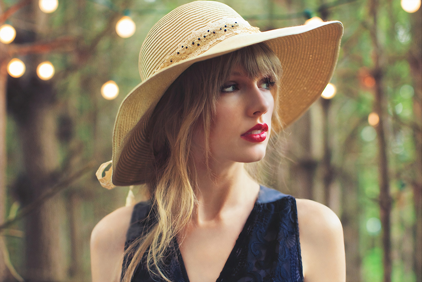 People 1400x934 Taylor Swift women singer blonde blue eyes lipstick long hair hat depth of field women with hats