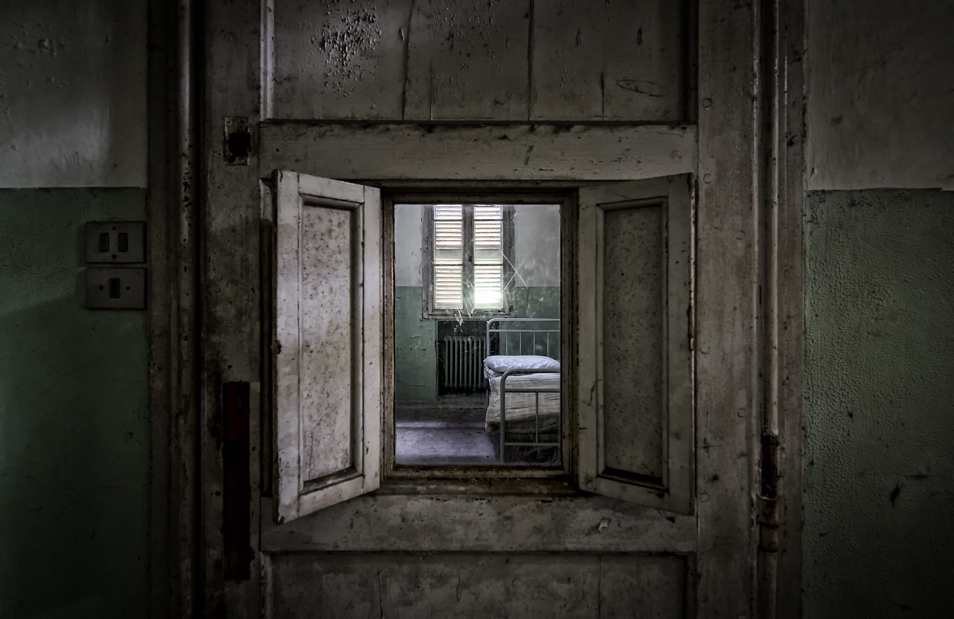 General 1924x1249 indoors building bed old prison hospital