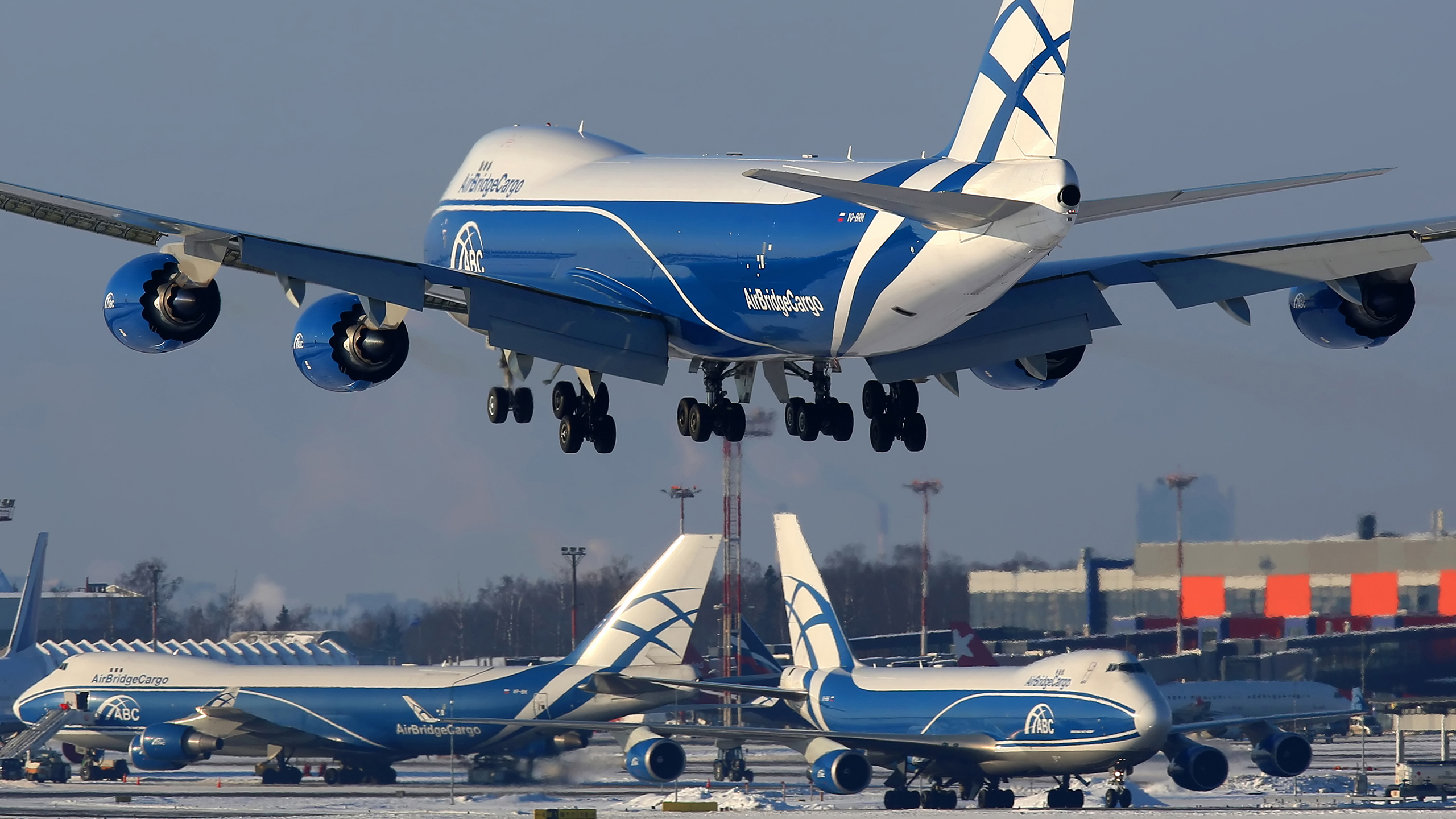 General 2560x1440 Boeing 747 airplane aircraft cargo airport vehicle Boeing American aircraft