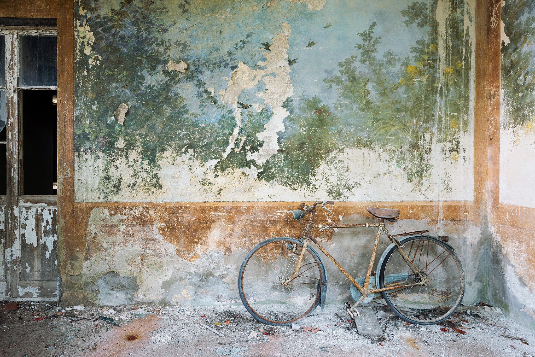 General 2048x1367 ruins old bicycle vehicle rust