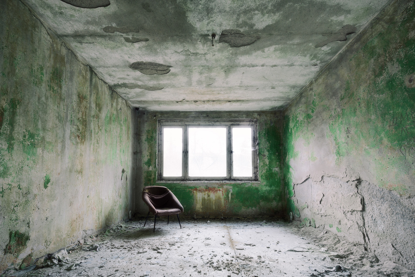 General 1620x1080 loneliness room morning abandoned armchair window frames depressing