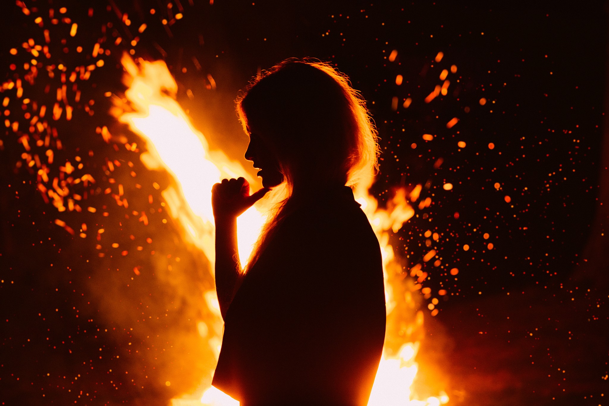 People 2048x1366 women silhouette dark portrait fire sparks lights haze backlighting