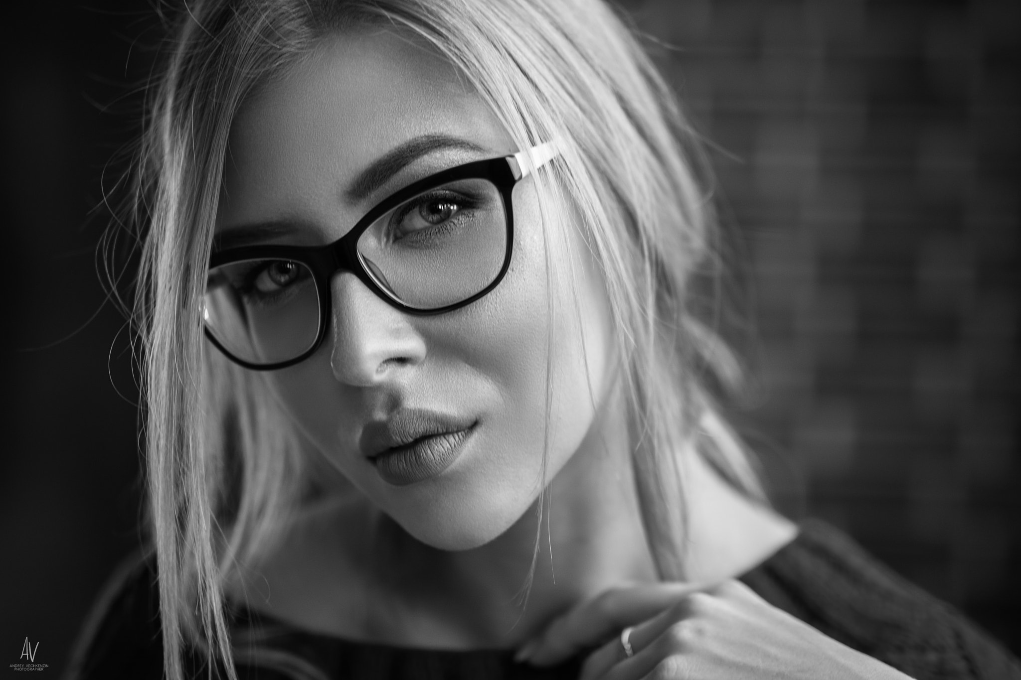 People 2048x1365 women monochrome face portrait women with glasses depth of field closeup watermarked Andrey Vechkenzin