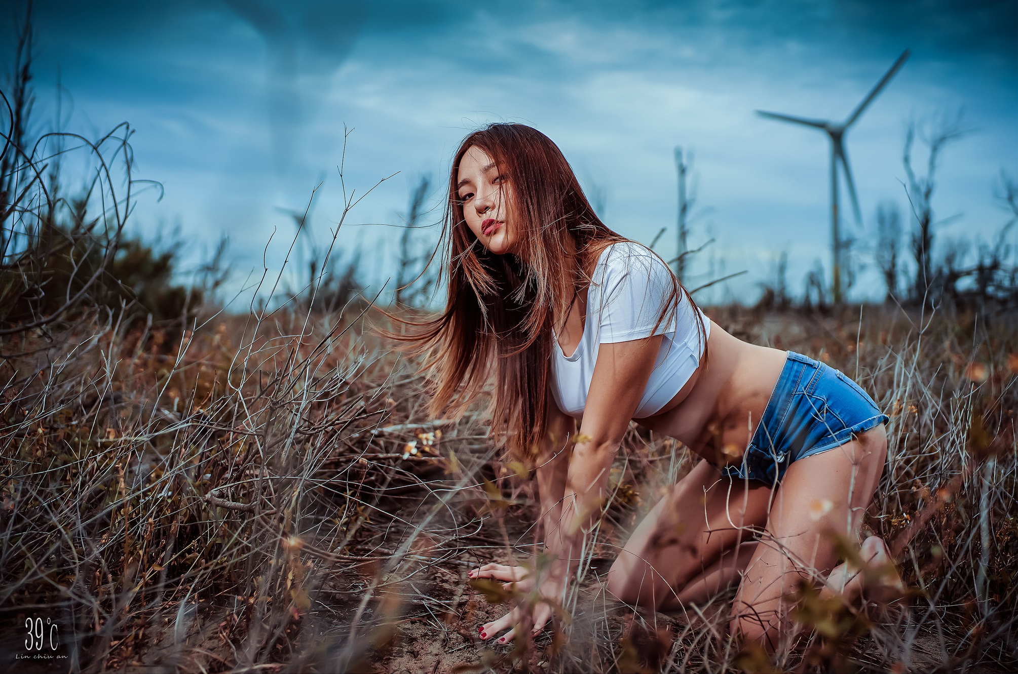 People 2009x1331 Jenny Suen Asian women model women outdoors white tops crop top jean shorts kneeling red nails looking at viewer hair in face red lipstick T-shirt watermarked