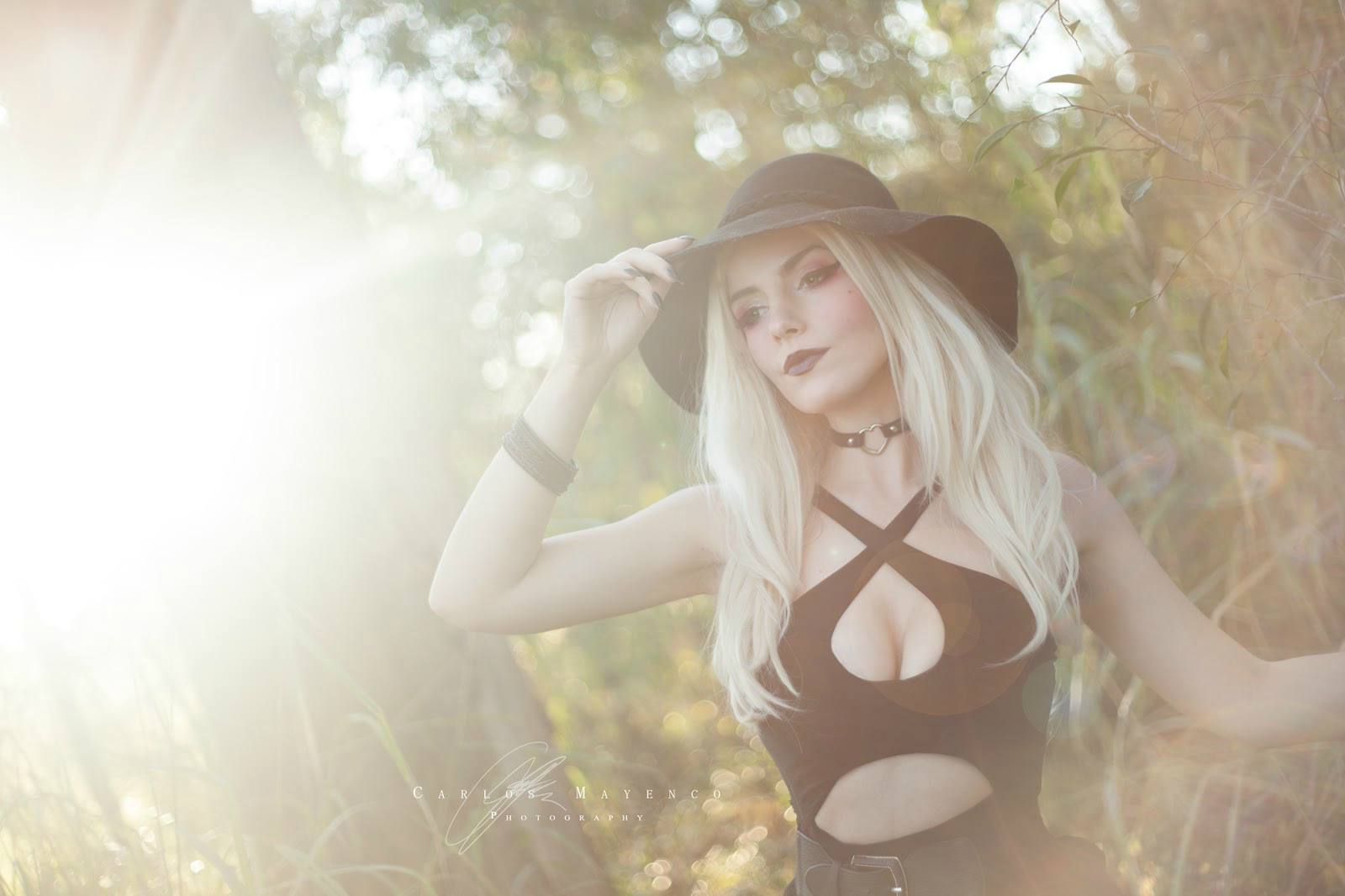 People 1600x1066 Katyuska Moonfox model women outdoors nature black outfits blonde sun hats women