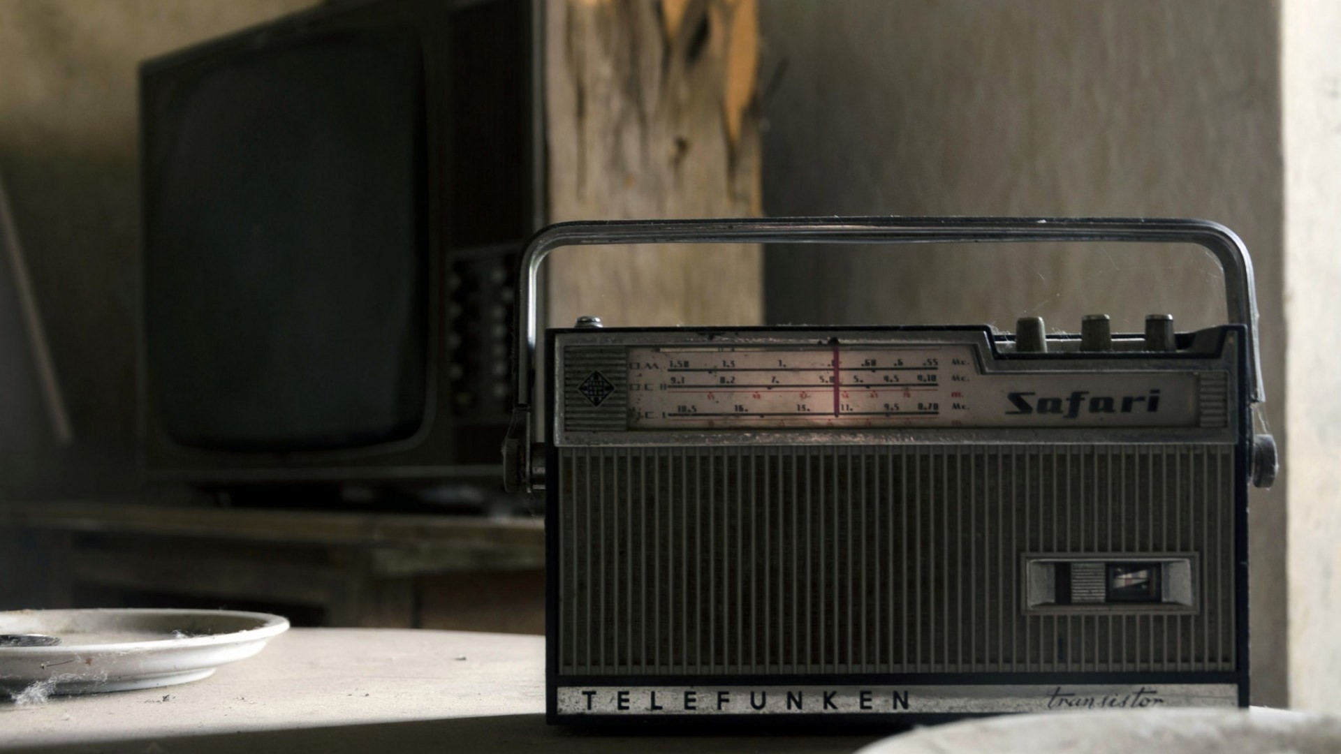 General 1920x1080 abandoned old radio table plates dust vintage TV technology Telefunken