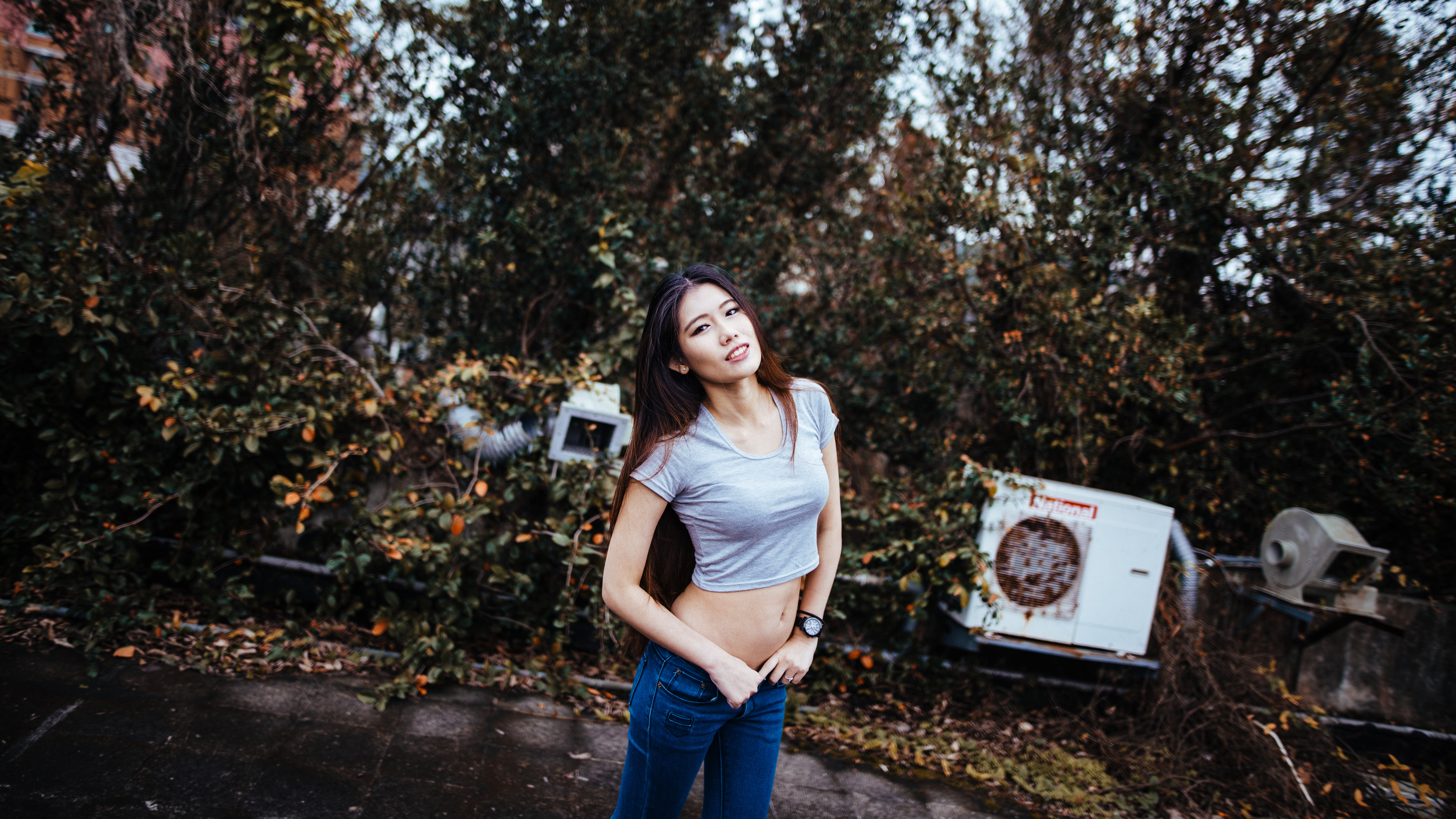 People 7360x4140 Asian jeans belly crop top bare midriff belly button T-shirt grey tops women