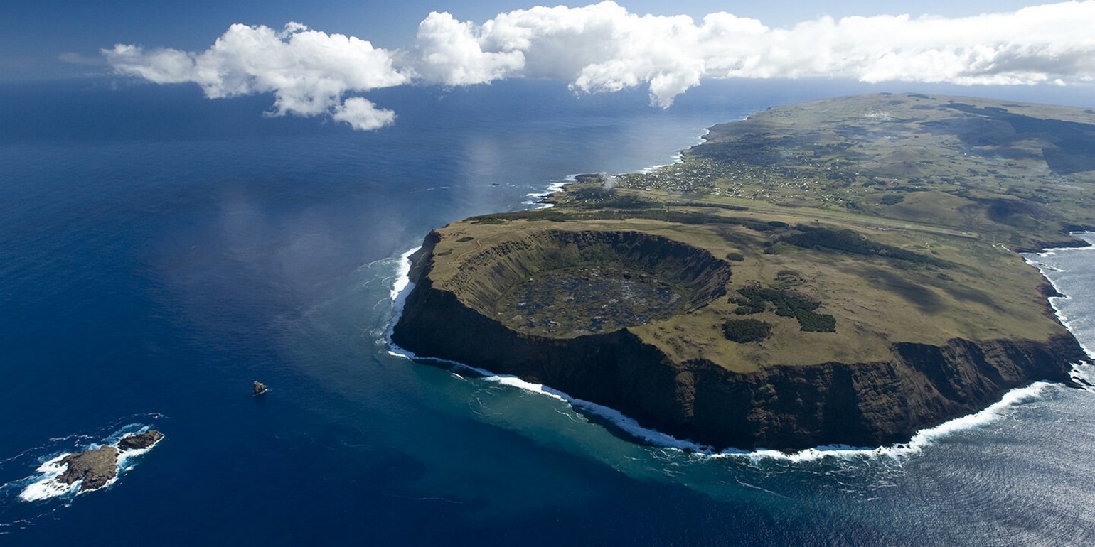 General 1540x770 nature photography landscape island aerial view crater volcano cliff sea clouds Easter Island Rapa Nui Chile