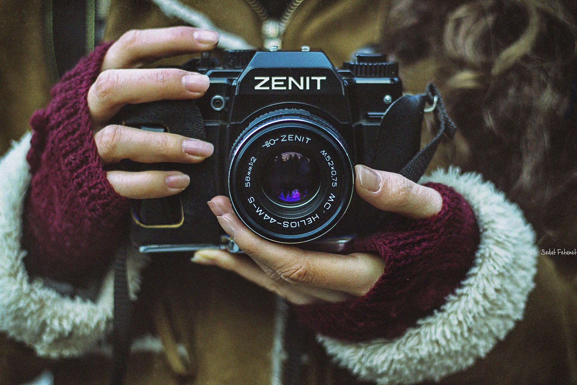 People 1920x1280 Zenit (camera) camera model photographer technology hands fingers women watermarked closeup