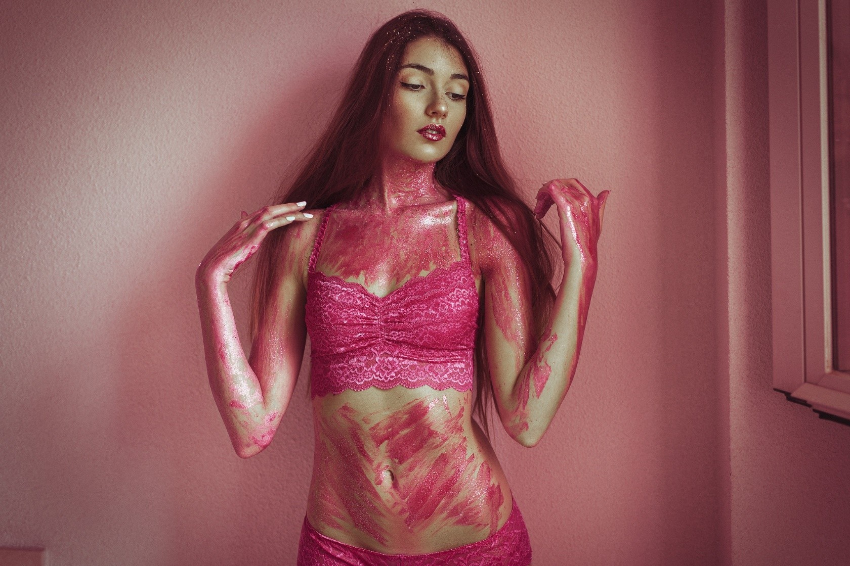 People 1680x1120 women body paint model lingerie