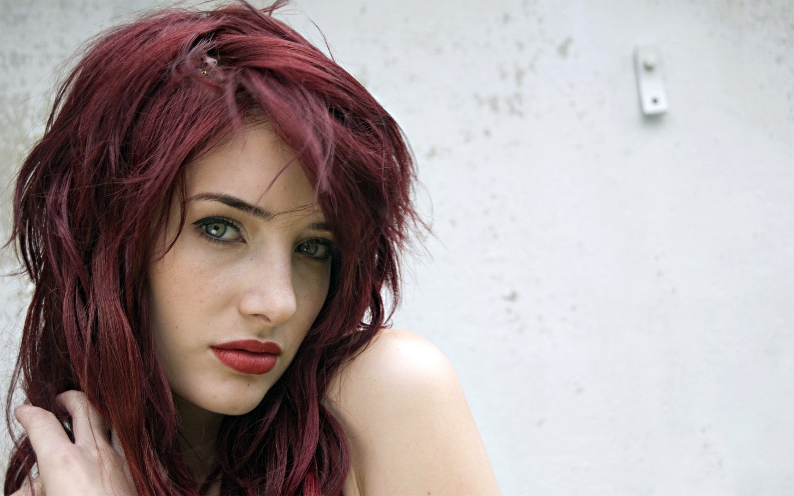 People 2560x1600 Susan Coffey model redhead women looking at viewer red lipstick dyed hair face closeup