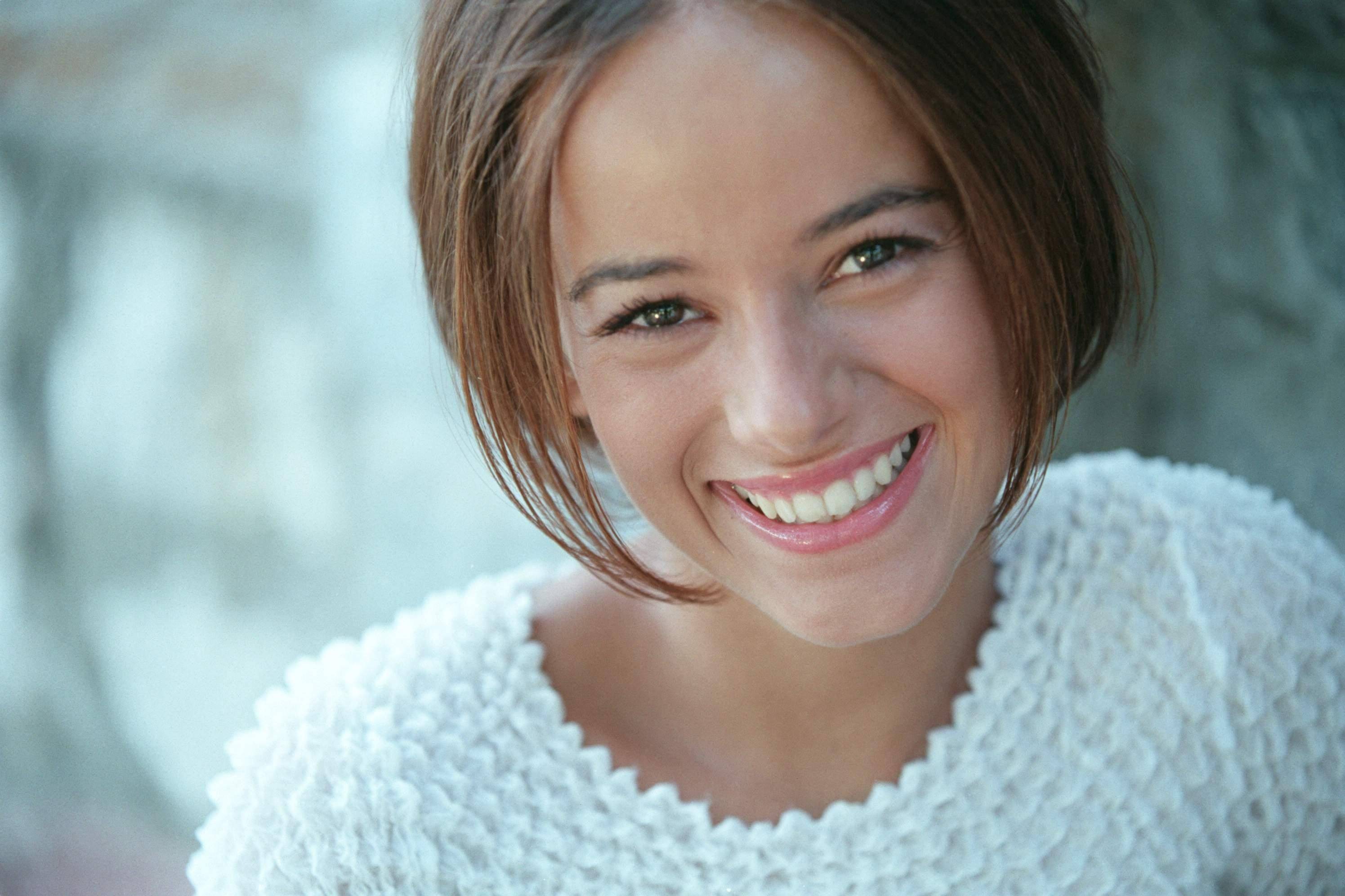 People 2991x1993 Alizee women brunette short hair smiling closeup looking at viewer face