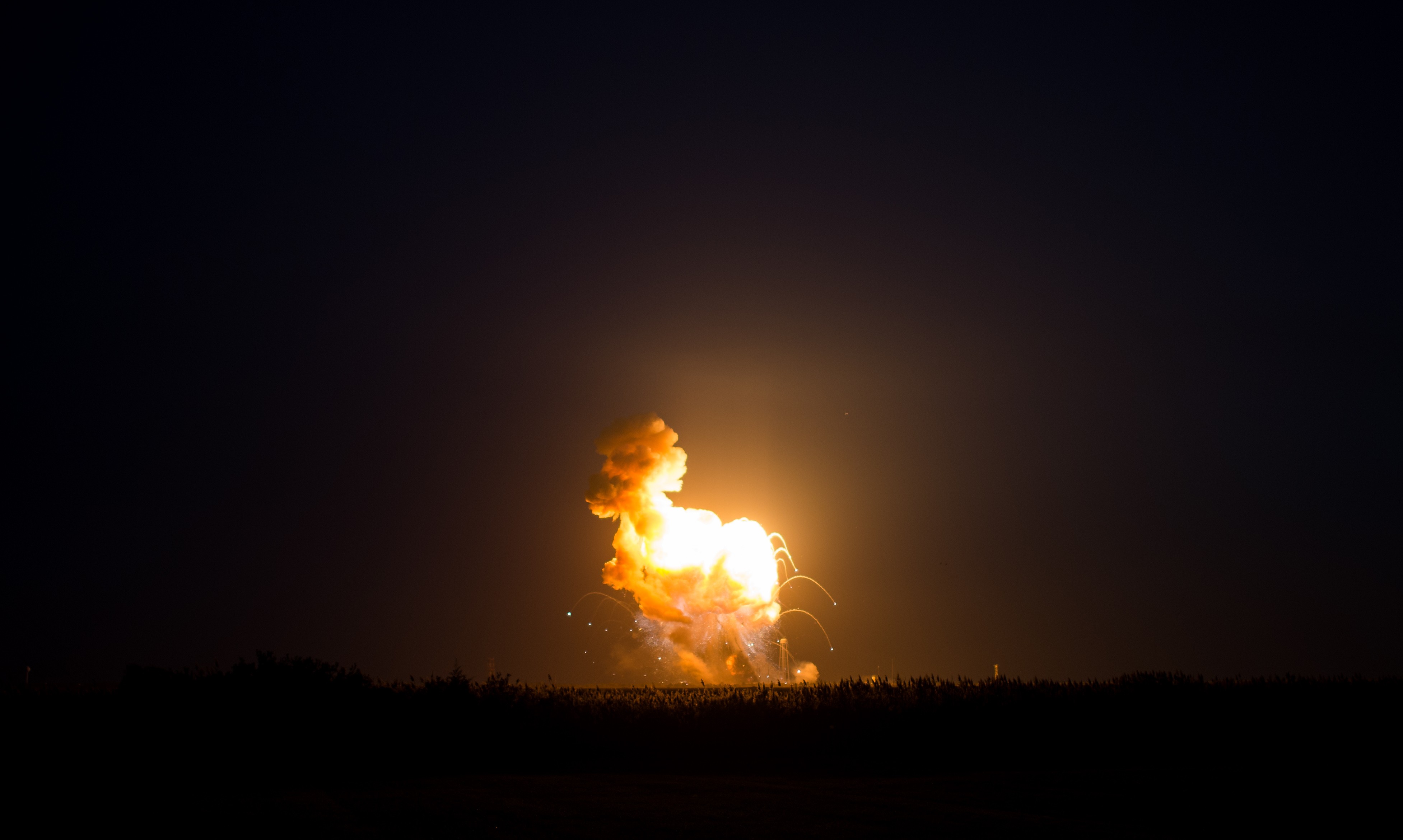 General 3908x2341 OrbitalATK Antares explosion sky dark night
