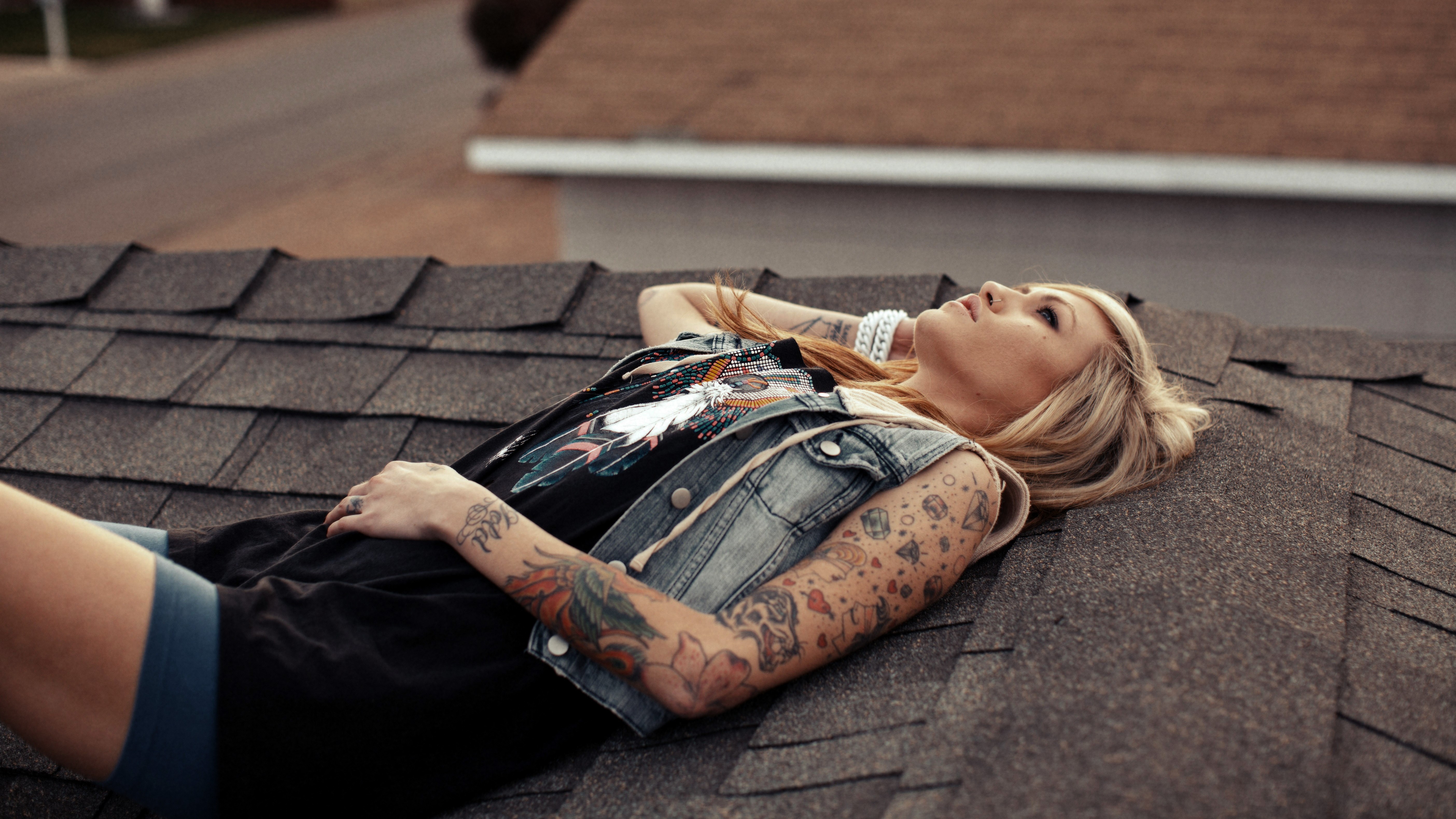 People 5616x3159 blonde women tattoo rooftops jeans women outdoors urban model looking up inked girls lying on back