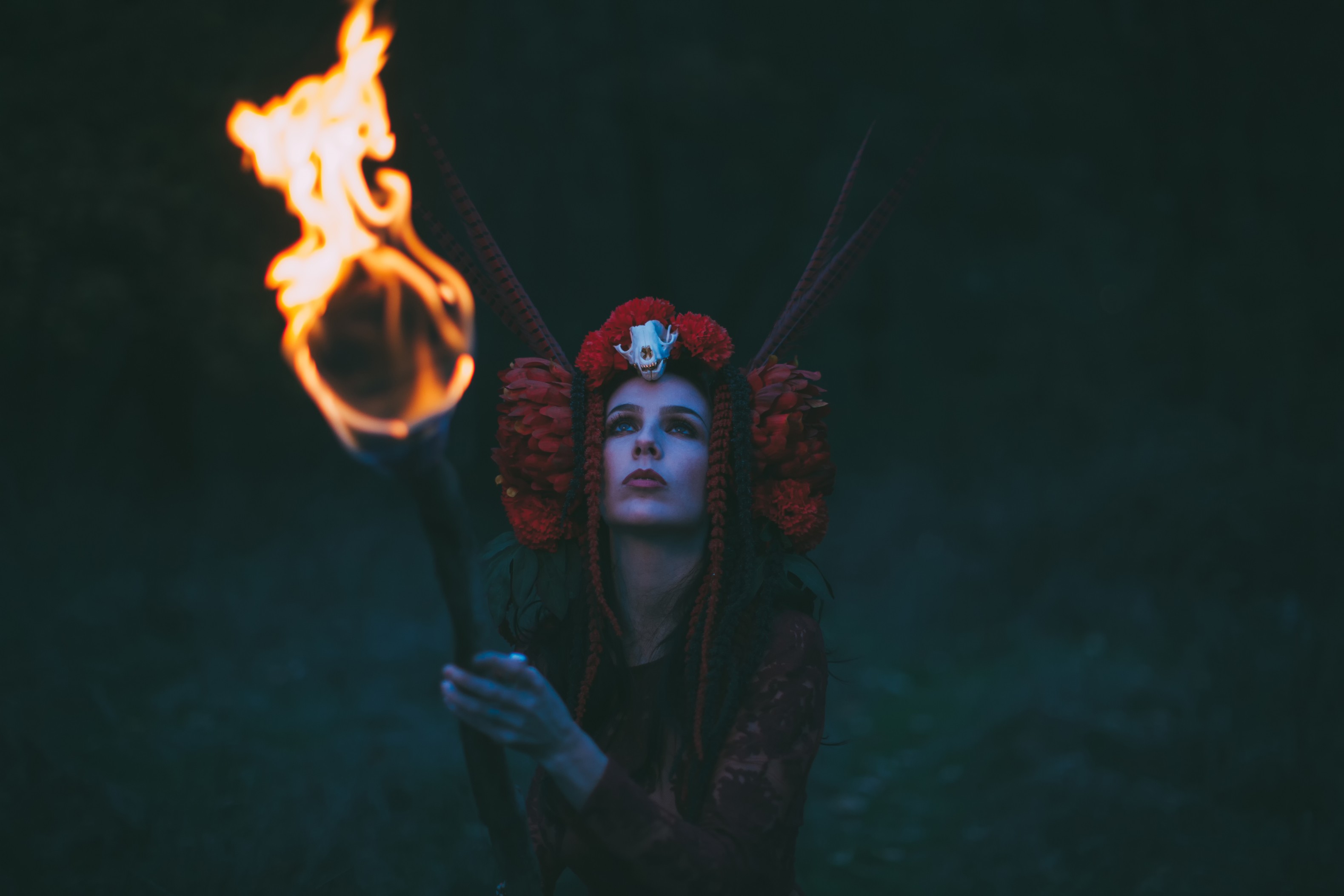 People 3159x2106 women women outdoors fire costumes witch fantasy girl torches looking up dark model