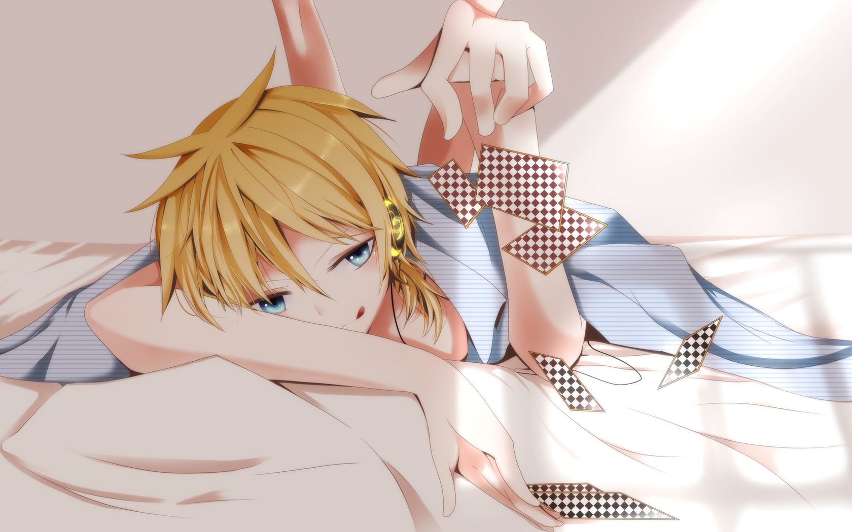 Anime 1680x1050 cards anime anime girls Vocaloid Kagamine Len blonde tongues tongue out playing cards blue eyes