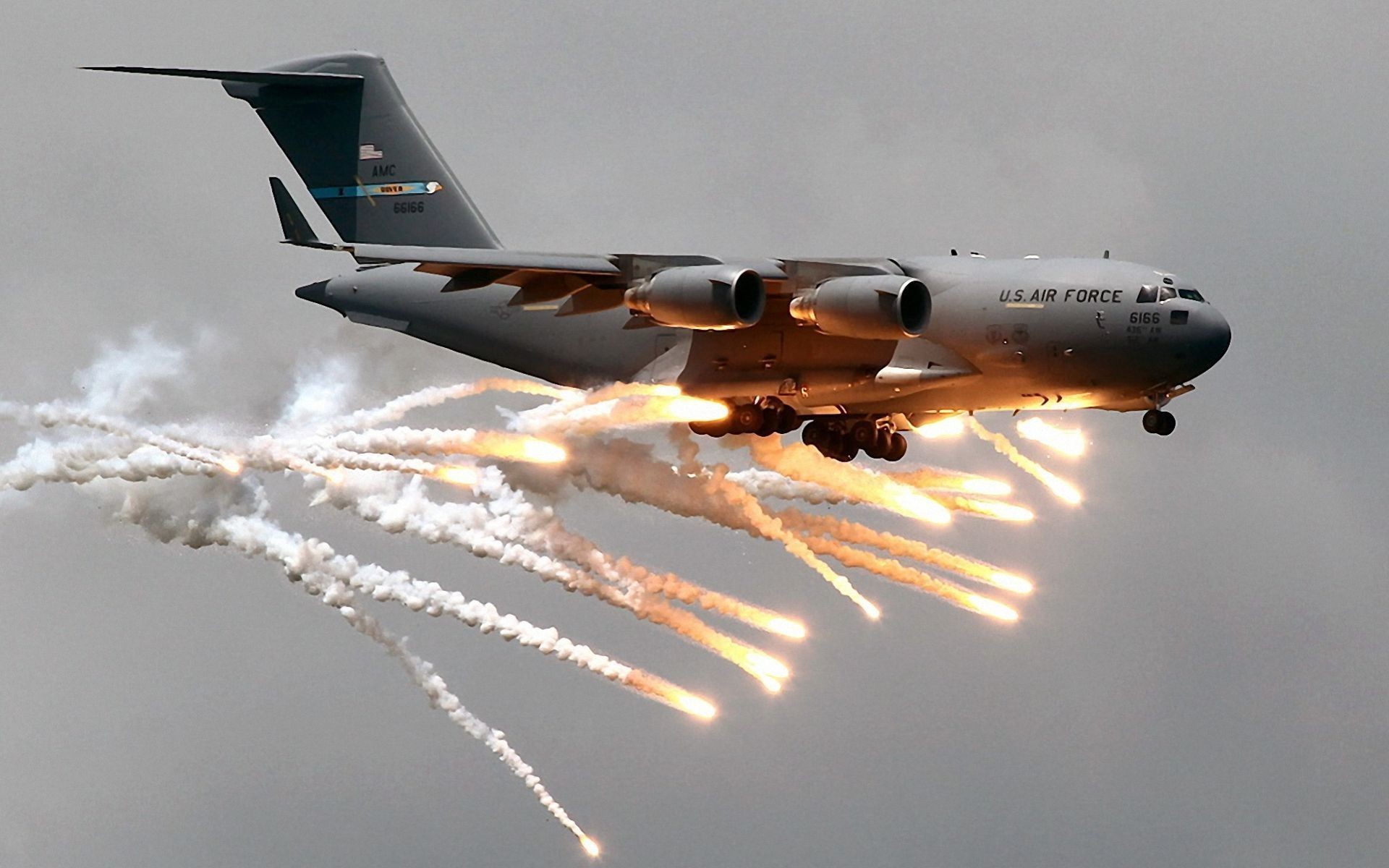General 1920x1200 military aircraft flares US Air Force vehicle aircraft military numbers Boeing Boeing C-17 Globemaster III American aircraft