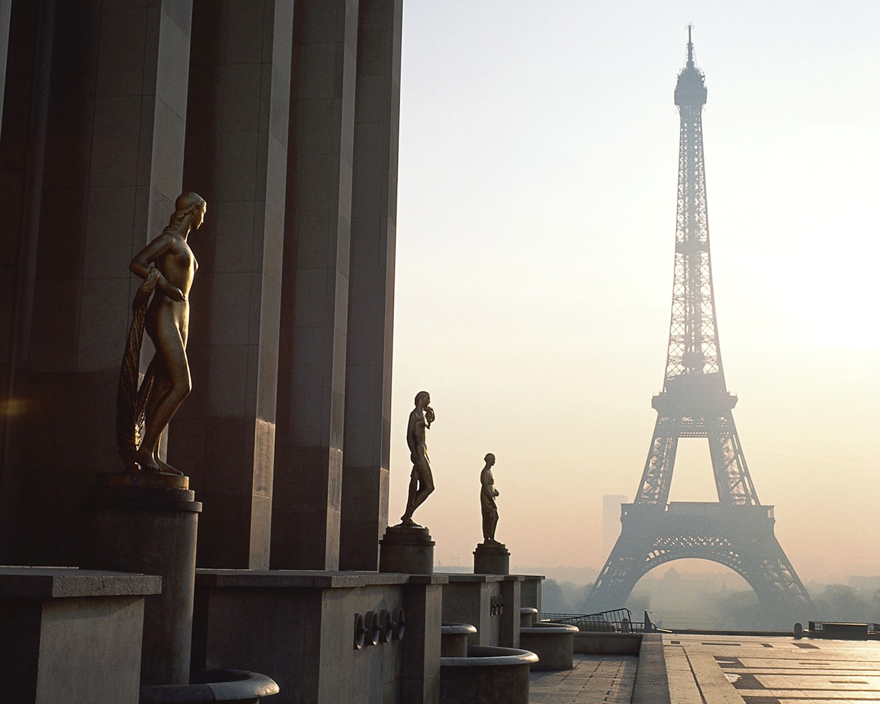 General 1280x1024 Eiffel Tower Paris urban statue city France landmark Europe