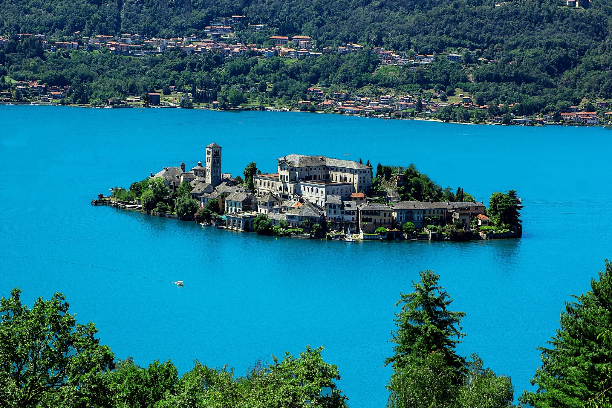 General 2048x1365 island Italy lake monastery landscape