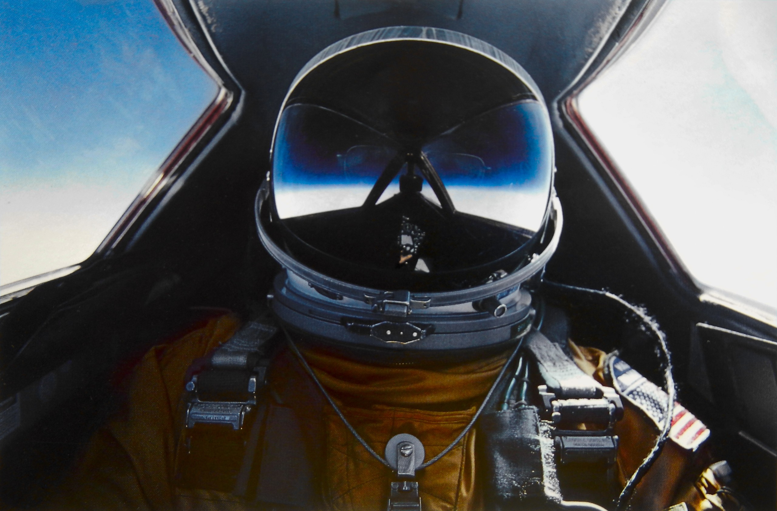 General 2560x1683 vintage pilot aircraft flight suits Lockheed SR-71 Blackbird frontal view