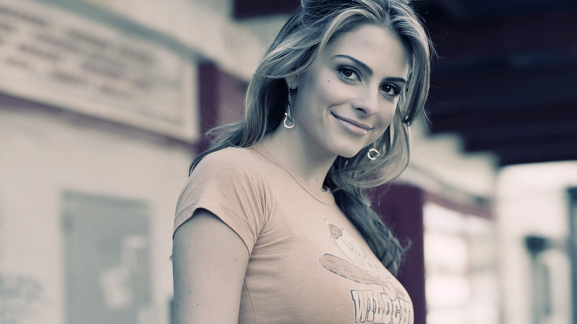 People 1920x1080 women smiling Maria Menounos actress low saturation women outdoors T-shirt looking at viewer earring long hair monochrome
