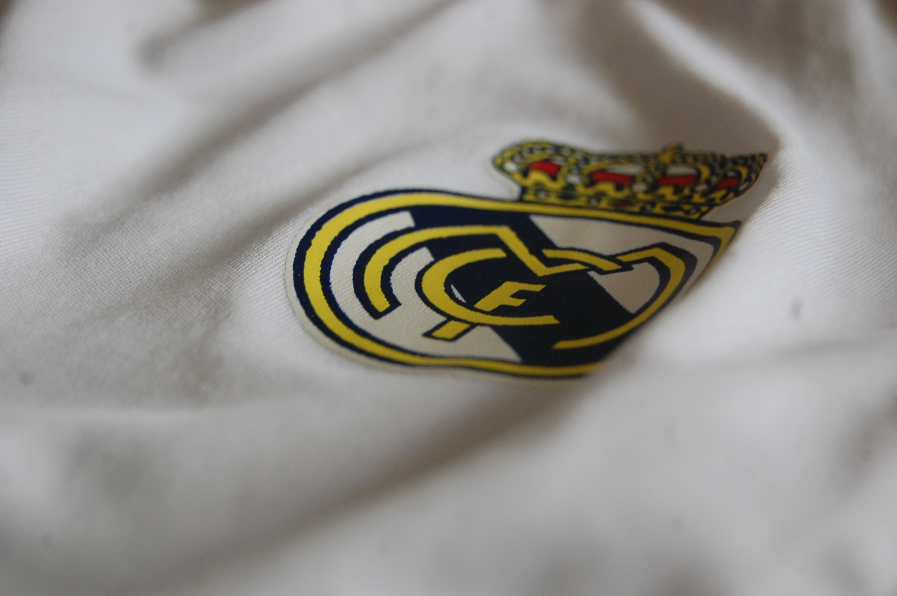 General 3008x2000 Real Madrid soccer logo soccer clubs sport closeup