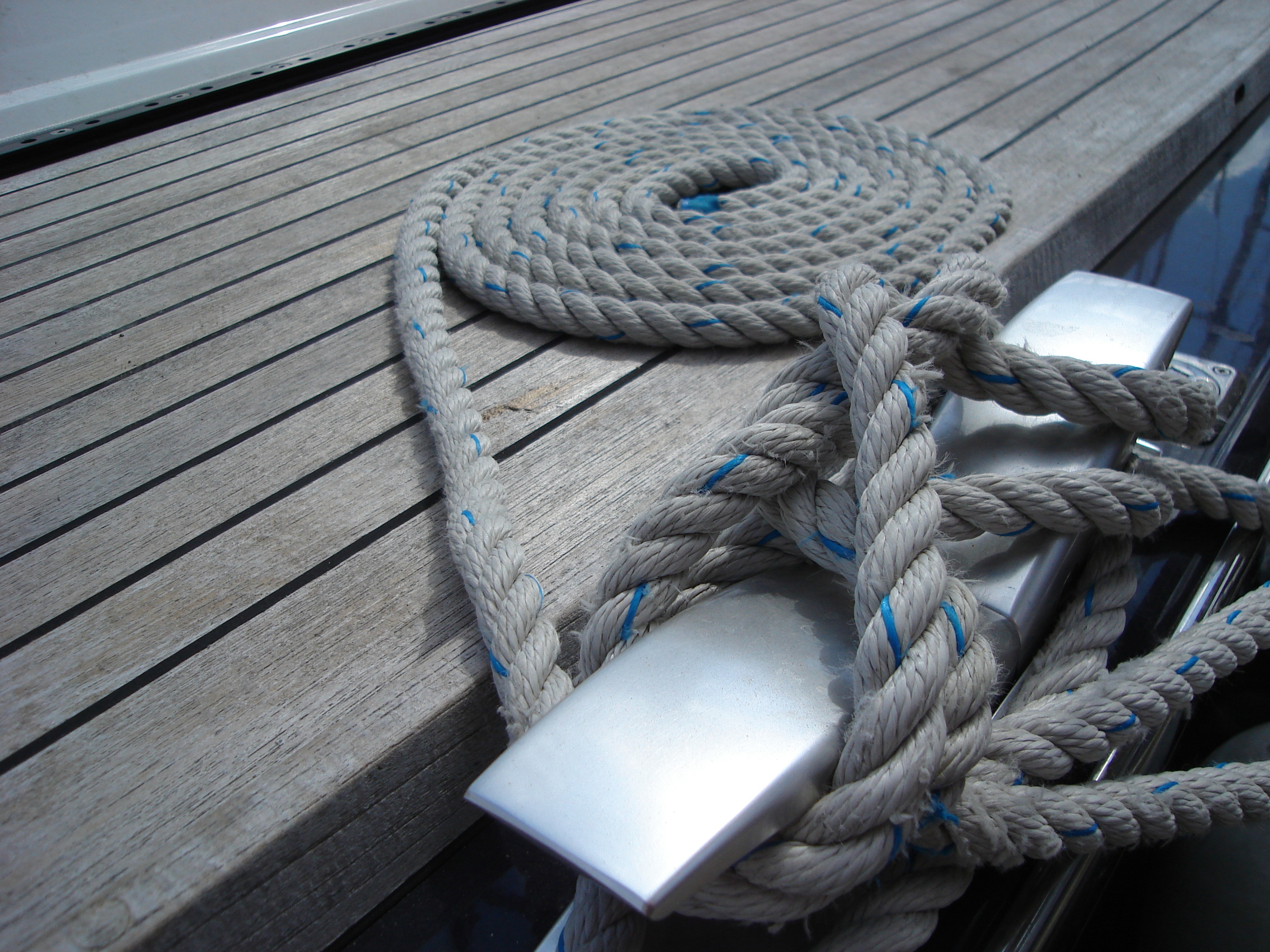 General 3911x2933 ropes pier planks closeup
