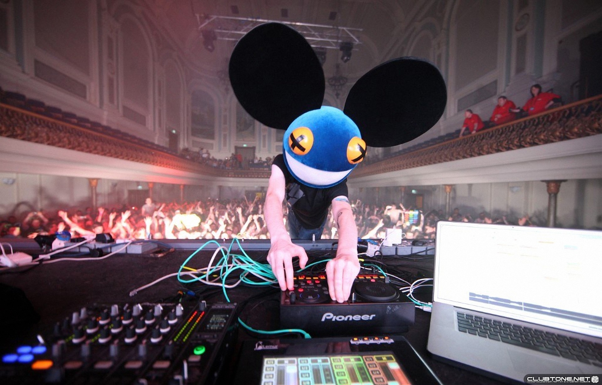 General 1920x1230 Deadmau5 music mouse ears mixing consoles crowds pioneer (logo) audio electronic music DJ