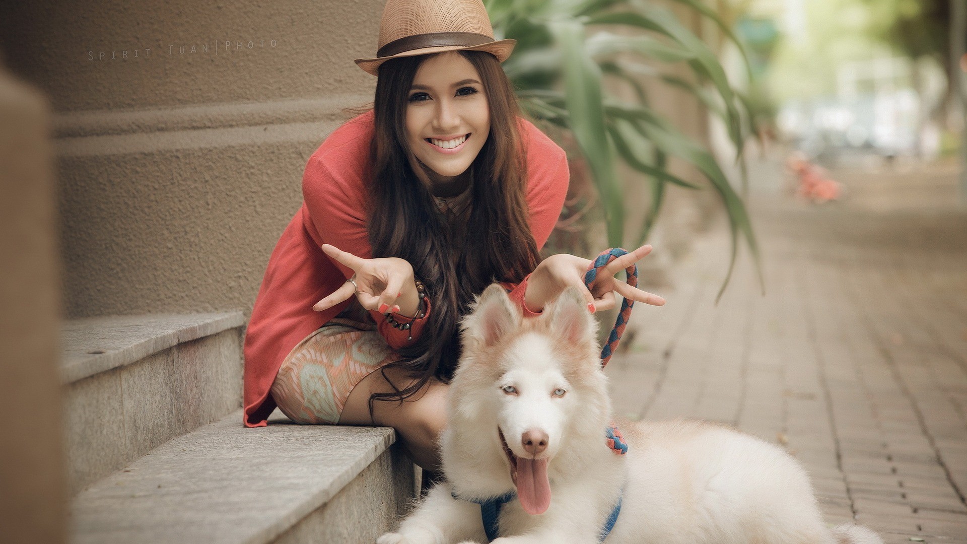People 1920x1080 women outdoors brunette women with hats women smiling black eyes urban animals dog mammals hat hand gesture looking at viewer sitting long hair