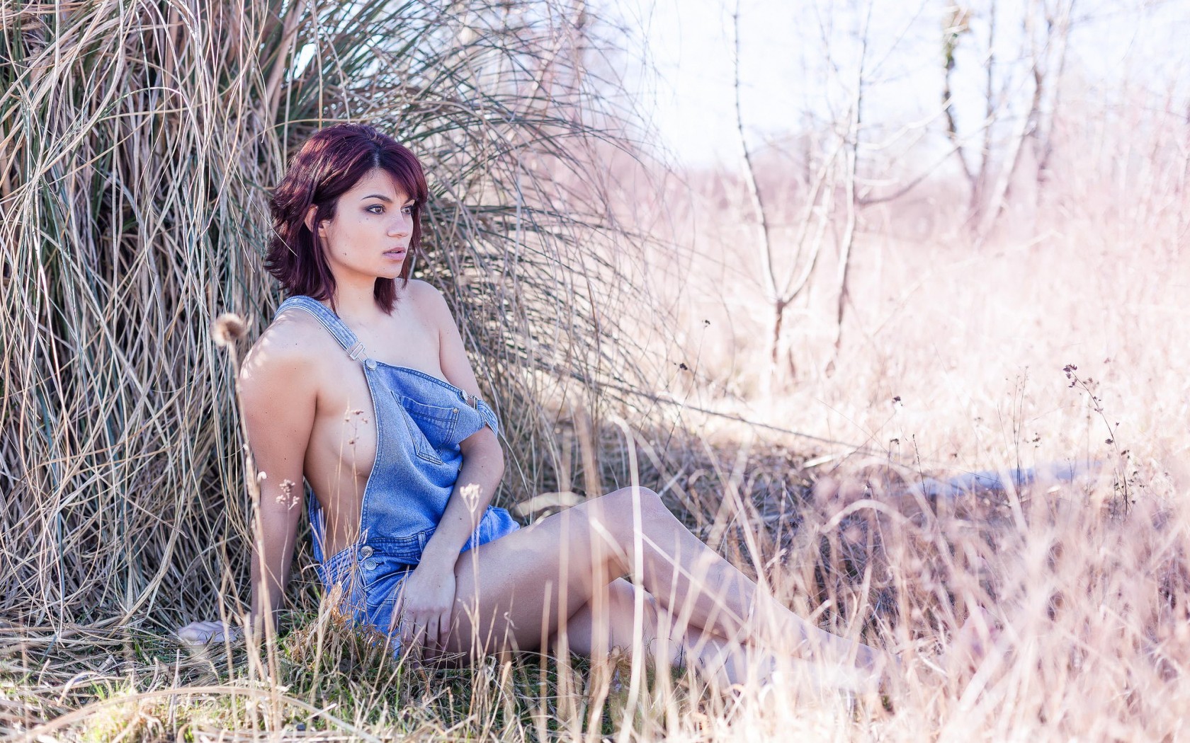 women outdoors, women, model, sideboob, dyed hair, sitting, overalls,  plants, boobs, outdoors, makeup, nature