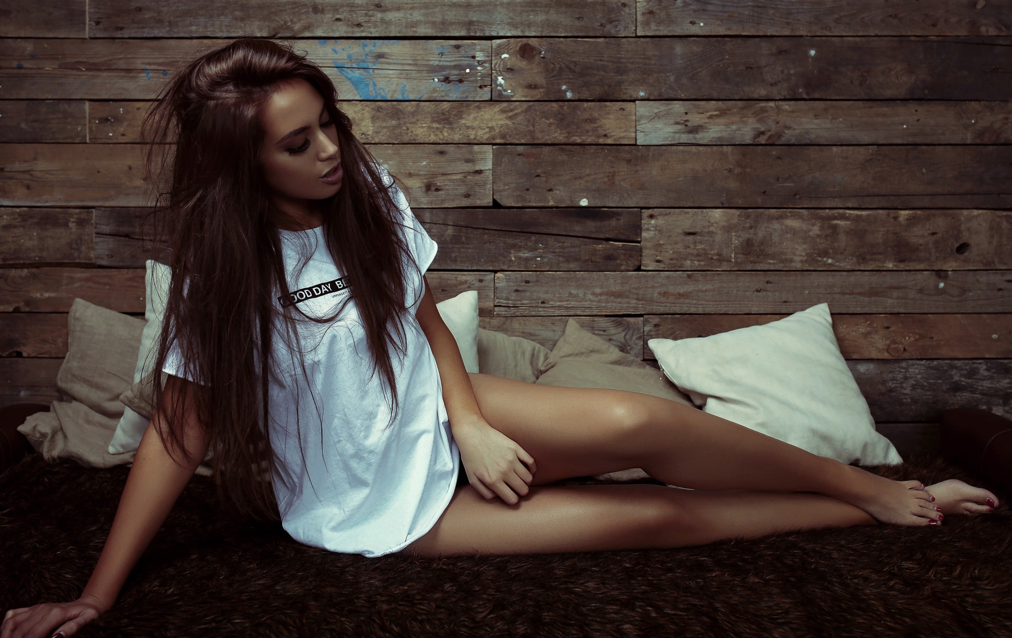 People 2048x1290 Anna Lena wall model looking away T-shirt brunette closed eyes painted nails legs thighs painted toenails printed shirts long hair women indoors indoors sitting women