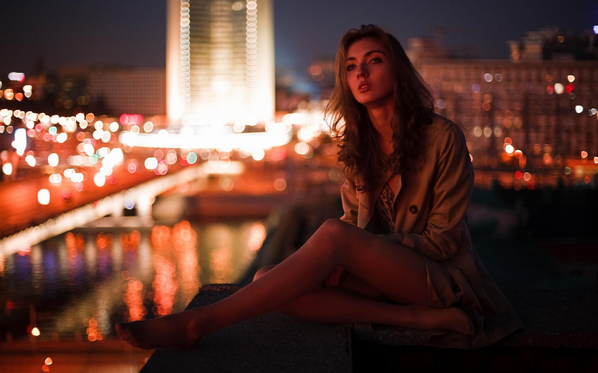 People 1920x1200 cityscape women depth of field legs brunette bokeh trench coat sitting city lights