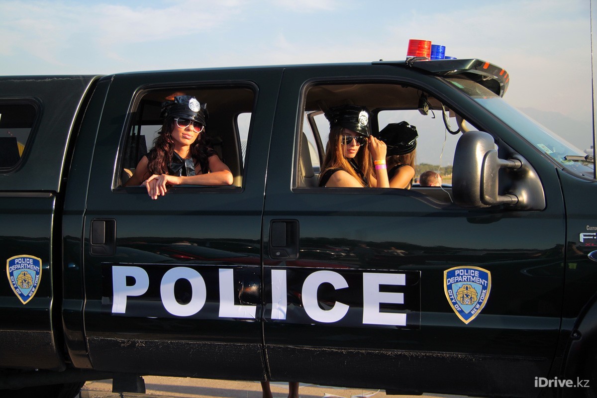 People 1200x800 model car sunglasses vehicle police women women women trio women with shades women with cars police cars black cars