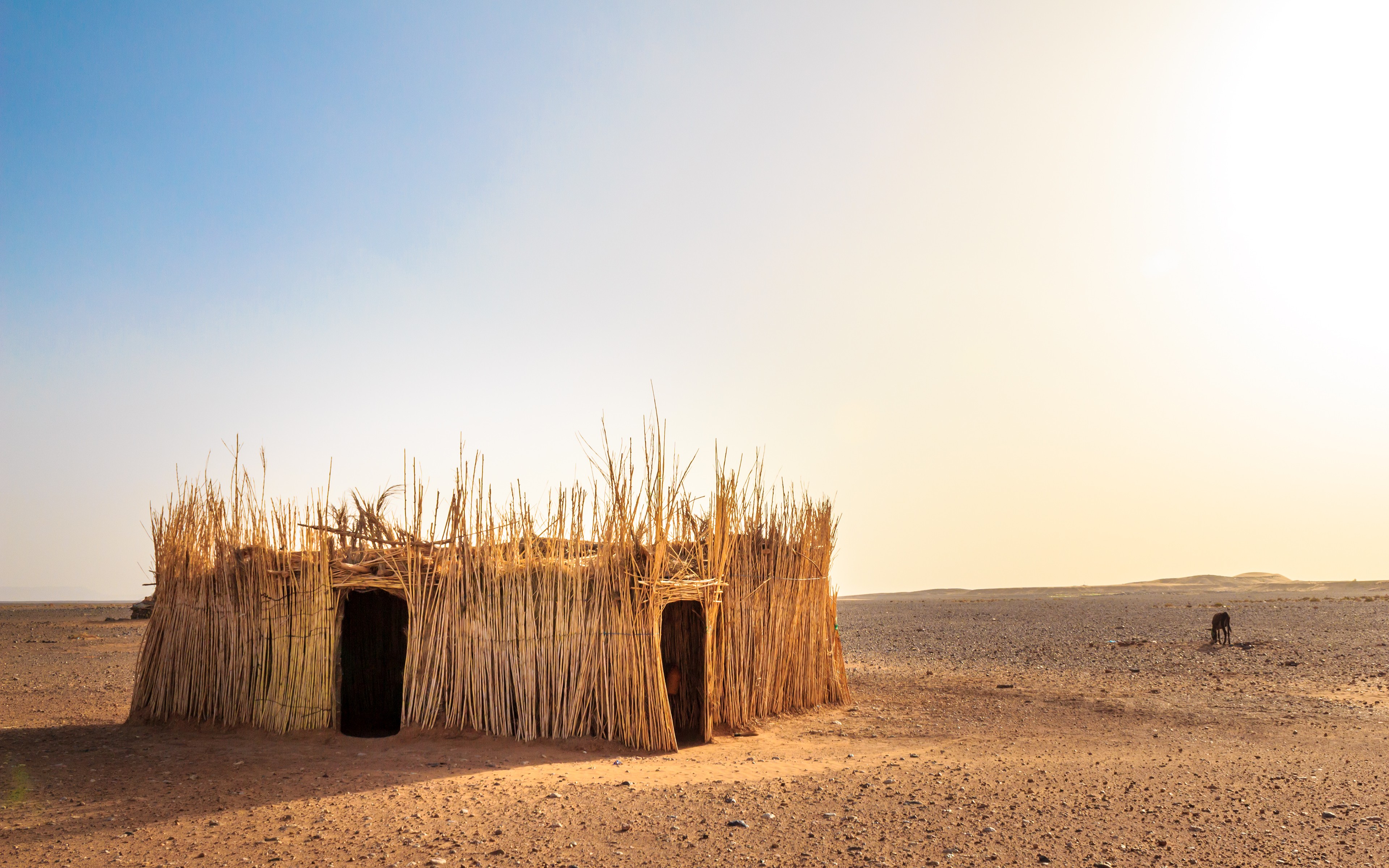 General 3840x2400 landscape desert hut Africa sand