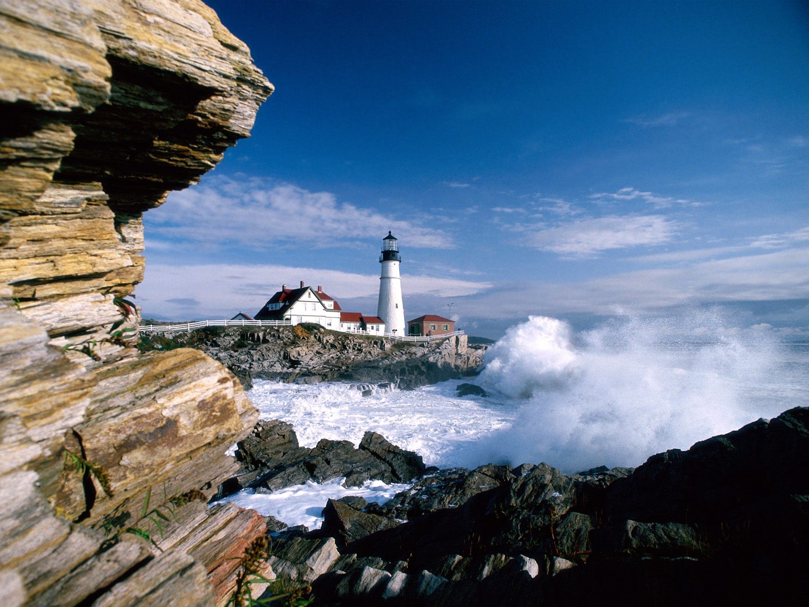 General 1600x1200 lighthouse coast rocks waves house Portland Head Light Maine USA sea