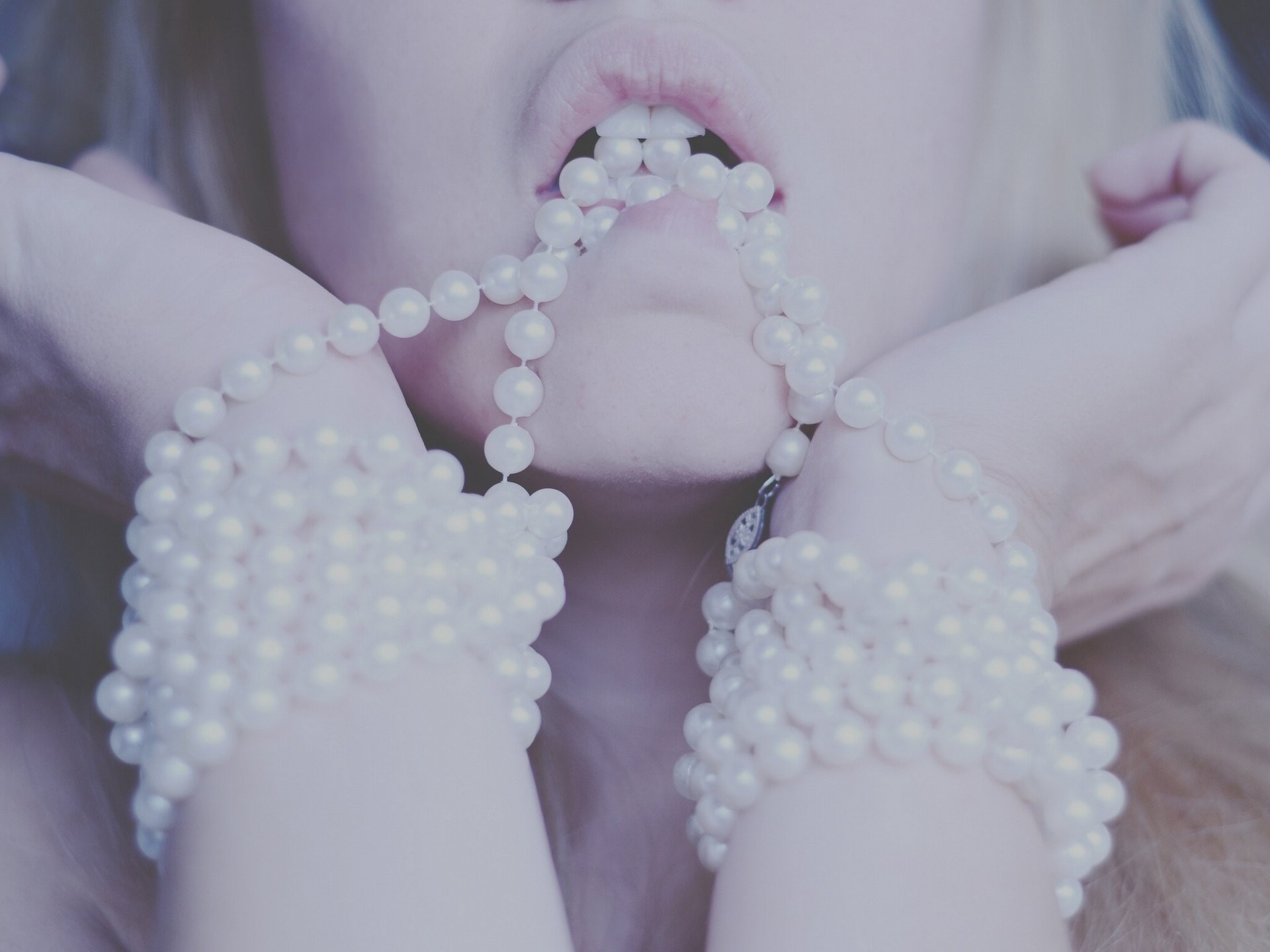 People 1920x1440 filter women face bracelets pearls model open mouth lips closeup