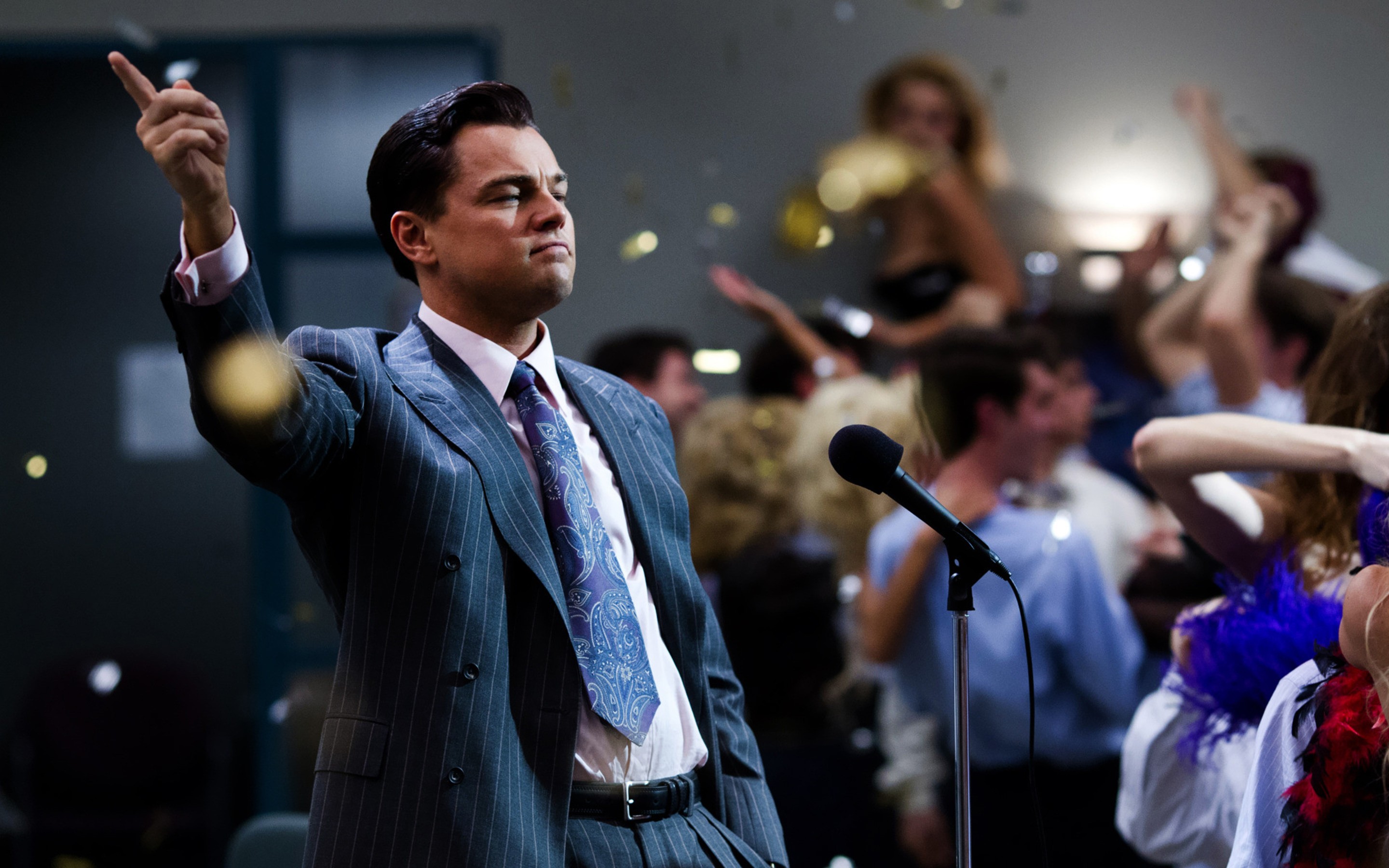 People 2880x1800 movies The Wolf of Wall Street Leonardo DiCaprio money film stills men