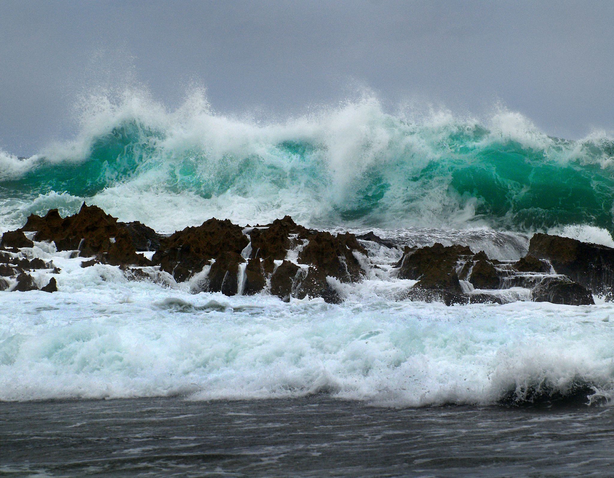 General 2048x1594 waves water rocks storm sea sea foam nature