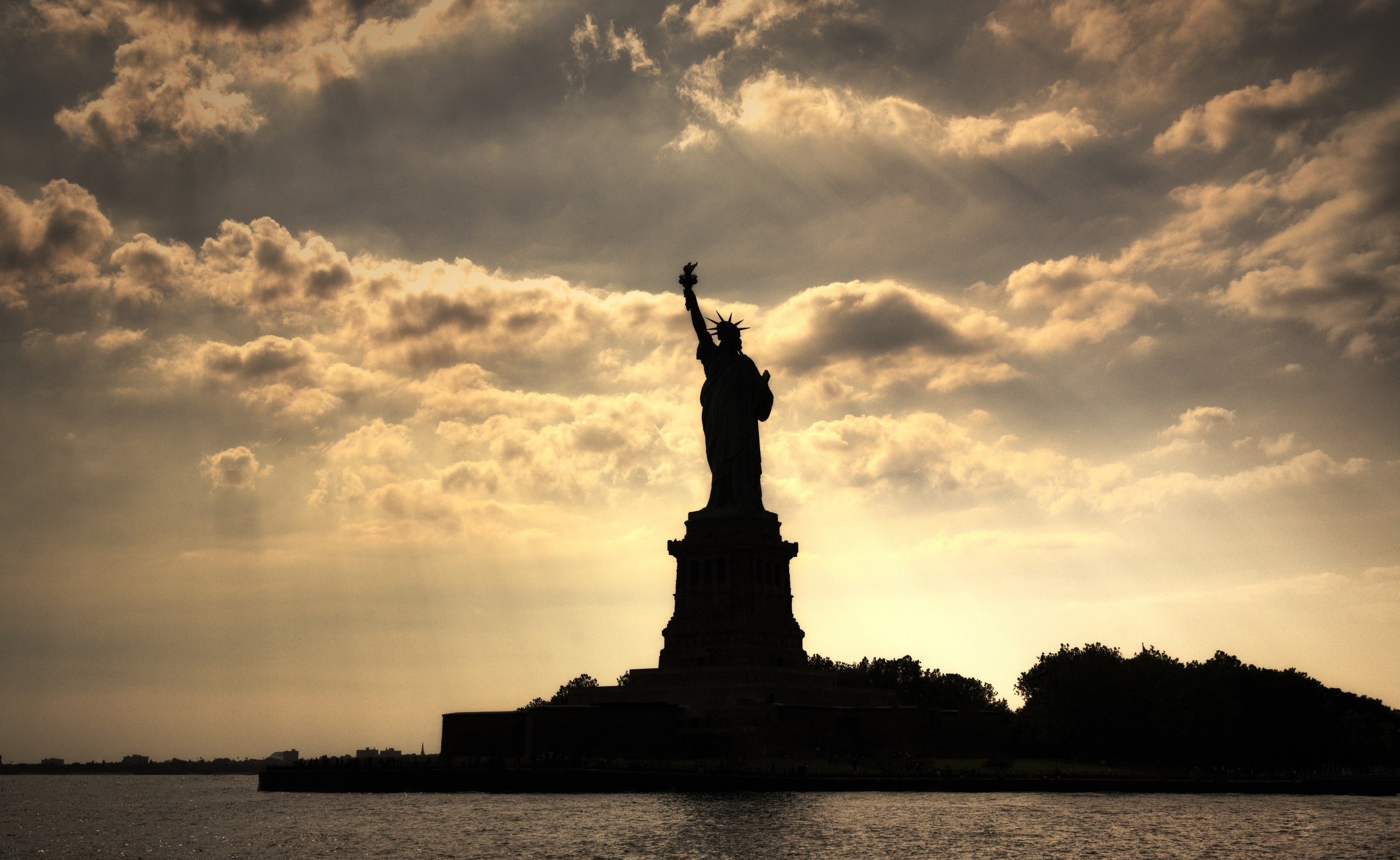 General 2559x1571 photography sea water architecture Statue of Liberty New York City silhouette dusk clouds statue USA