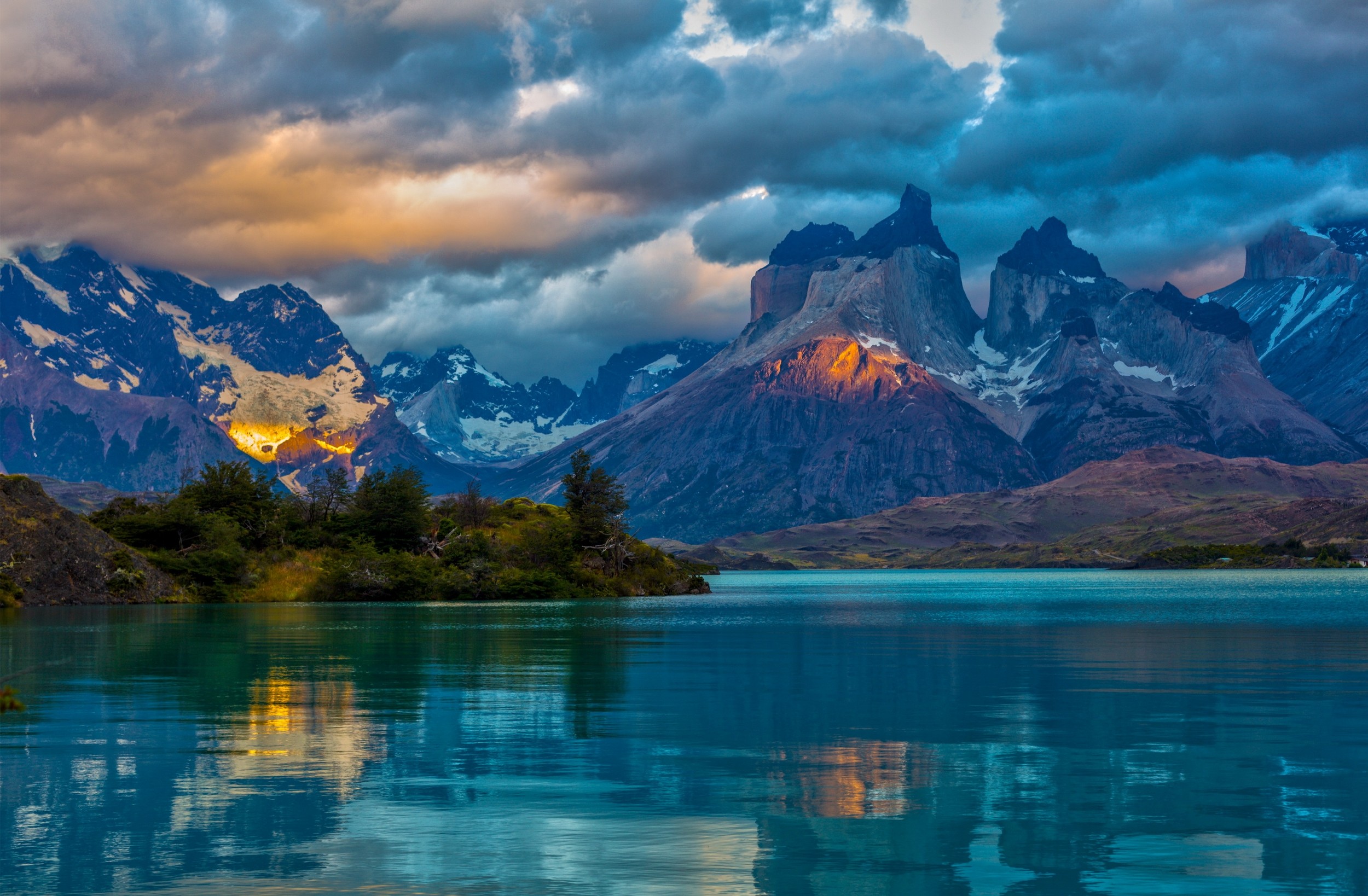 General 2500x1638 Torres del Paine Chile mountains snowy peak lake sunbeams clouds shrubs water nature landscape South America Patagonia