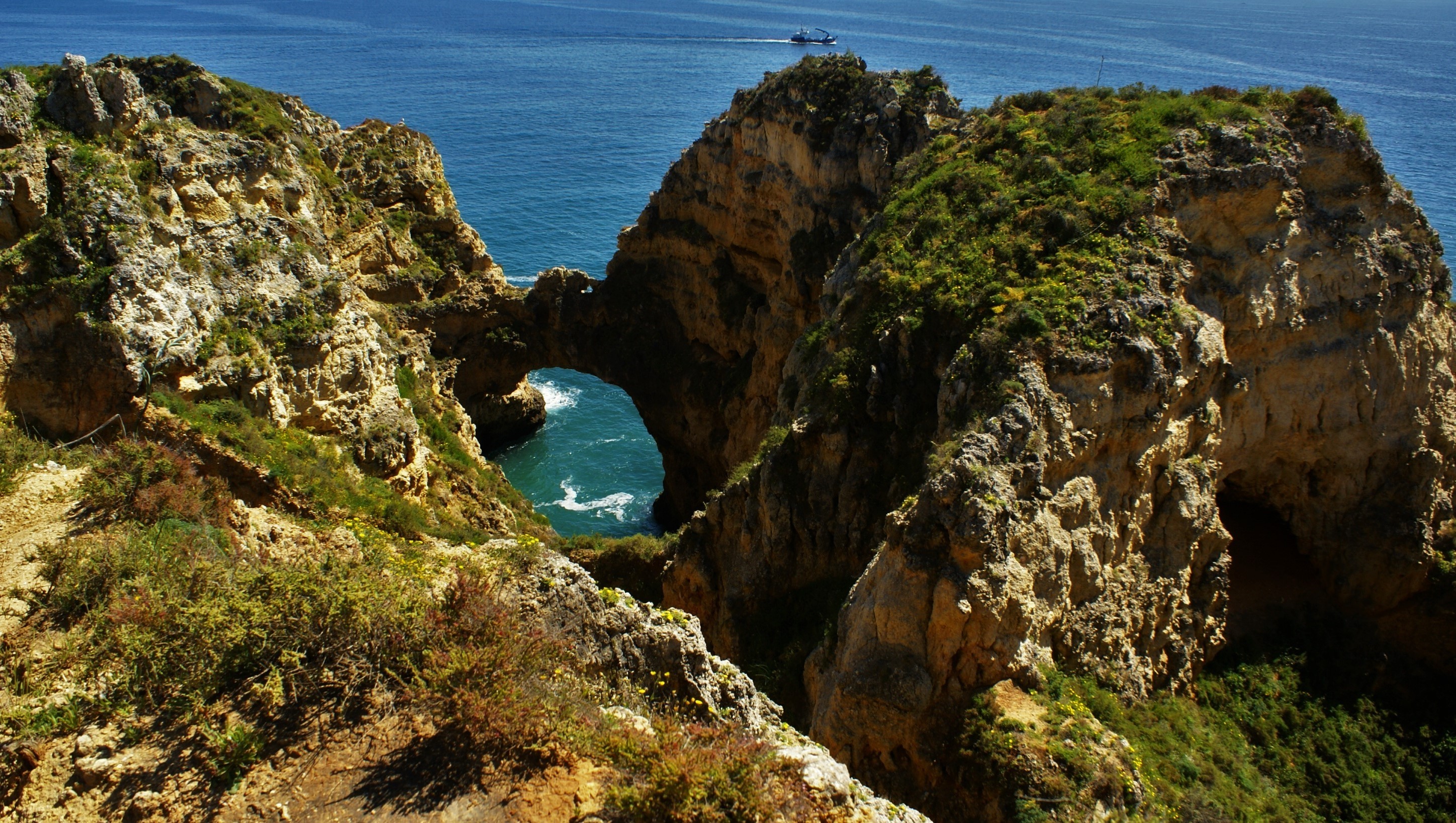 General 2896x1636 ponta da piedade Portugal nature coast rocks
