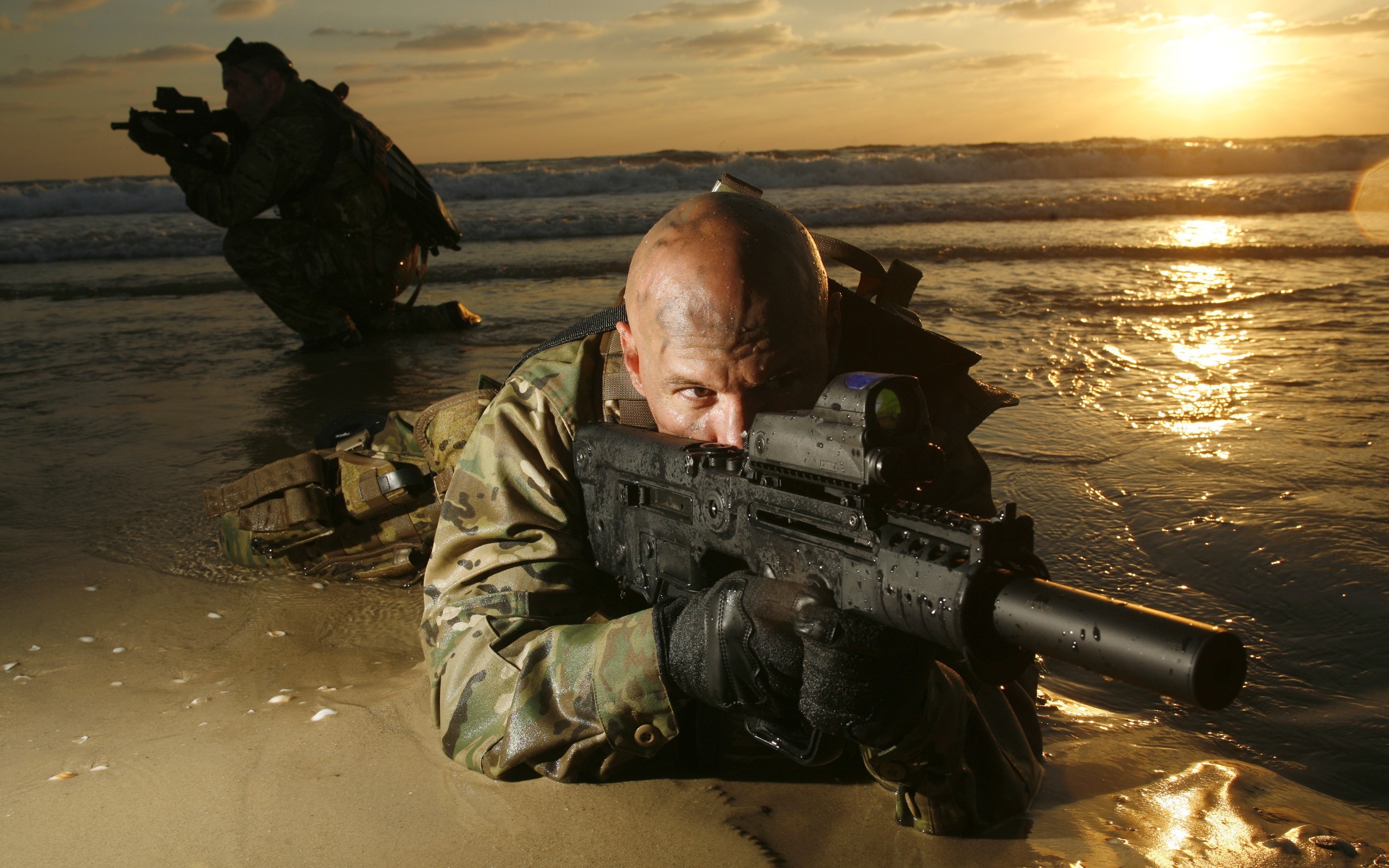 People 2560x1600 IMI Tavor TAR-21 soldier weapon military beach sunlight men bald supressor