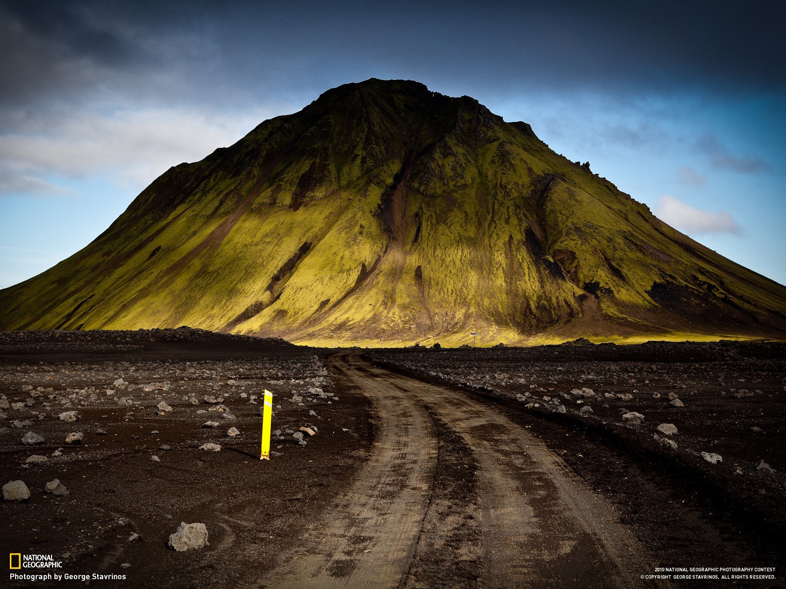General 1600x1200 Iceland mountains dirt road landscape National Geographic nordic landscapes 2010 (Year)