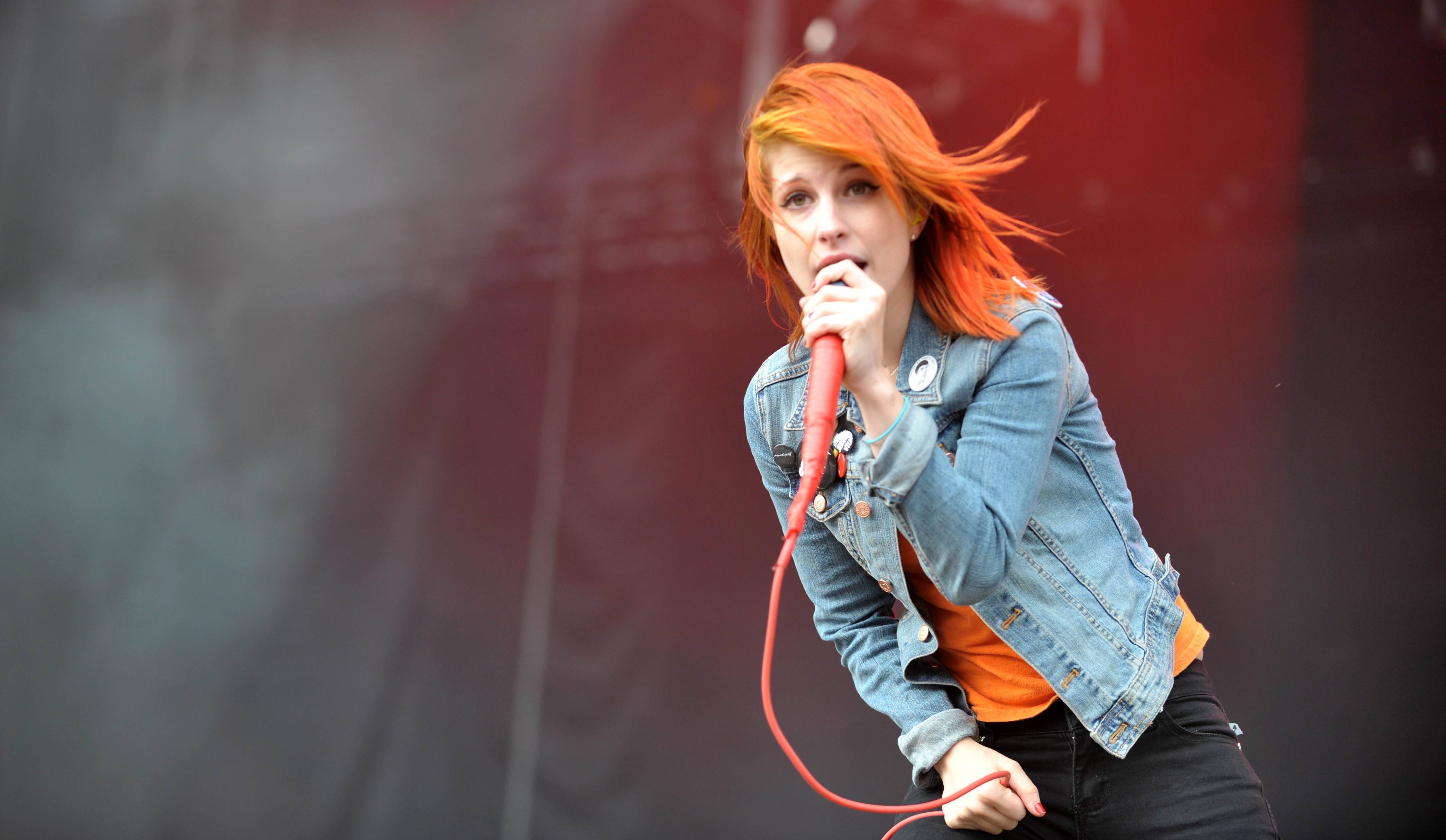 People 4180x2428 redhead singer women Paramore Hayley Williams music dyed hair microphone