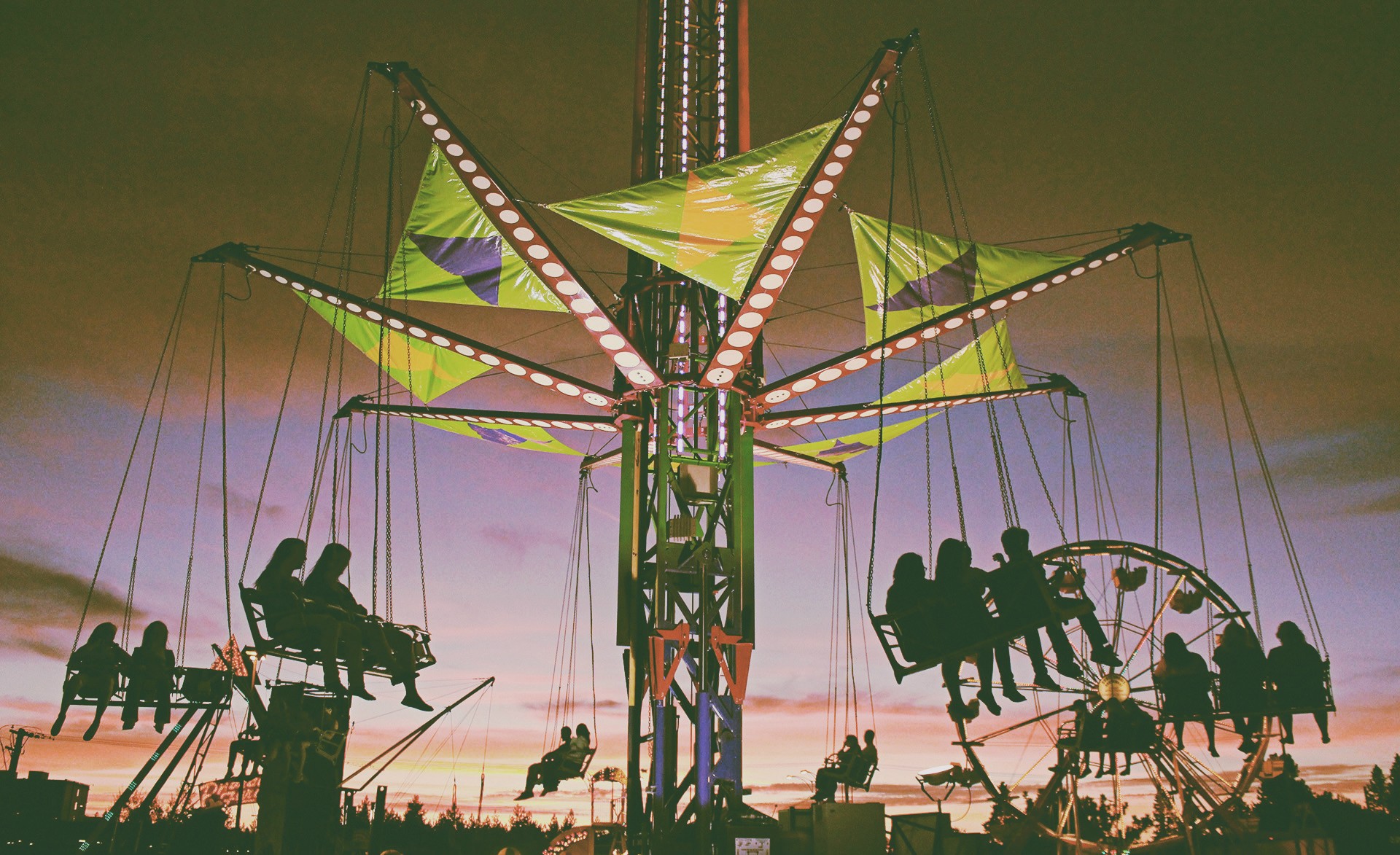 General 1920x1173 ferris wheel theme parks dusk people silhouette