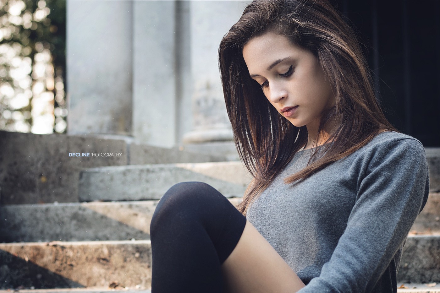 People 1400x933 women model brunette eyeliner sweater knee-highs grey sweater sitting pale stairs women outdoors